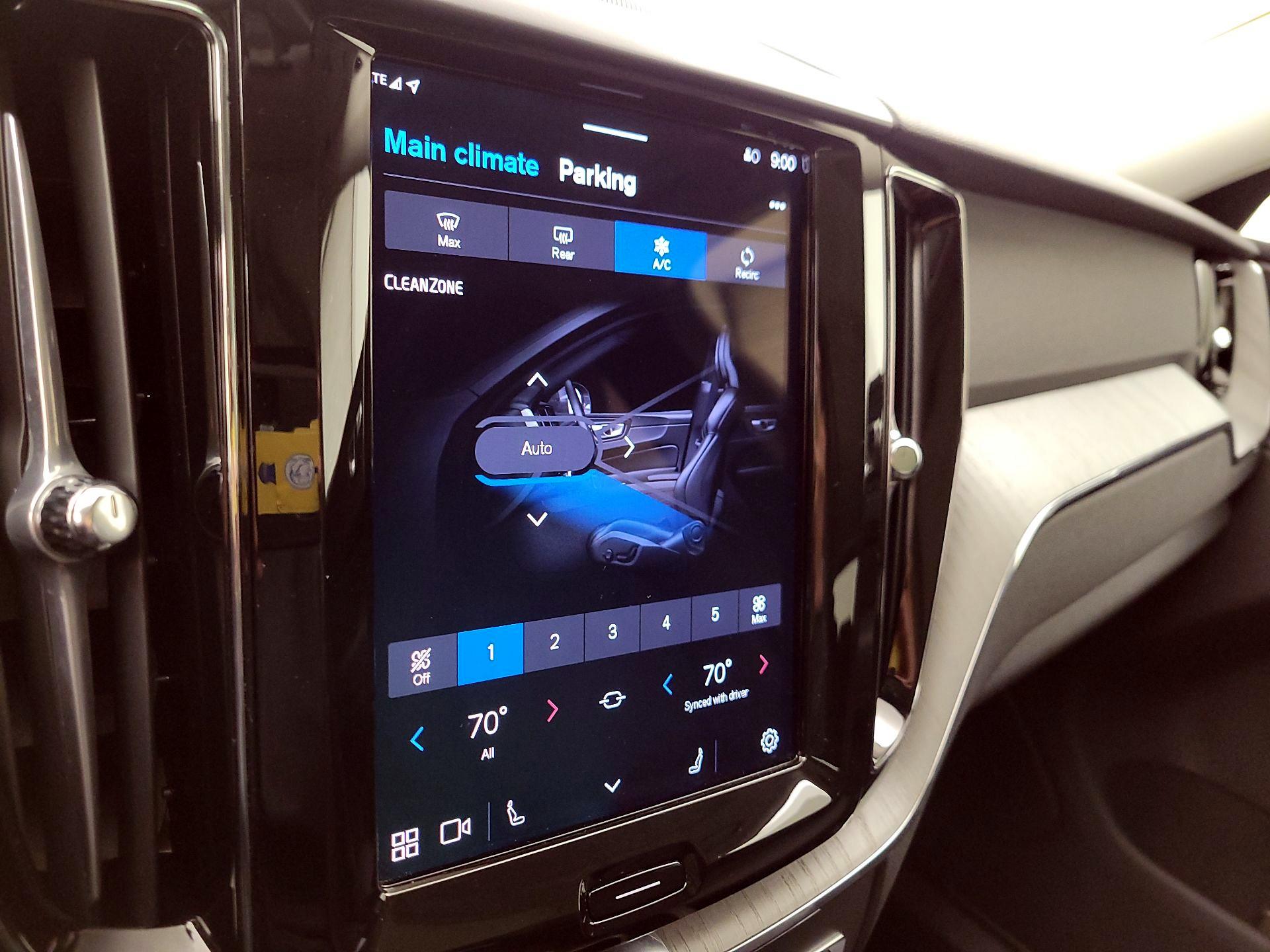 Thumbnail: 2025 Volvo XC60 - 16