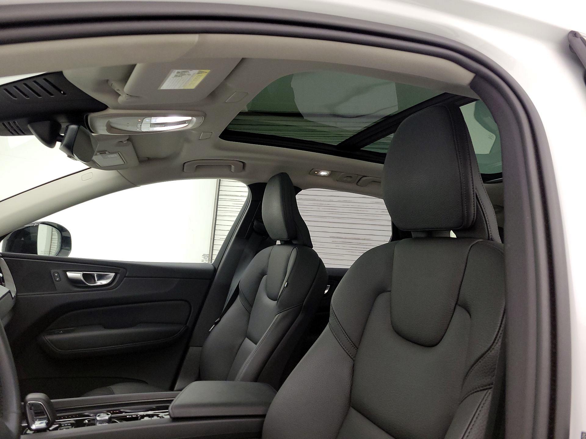 Thumbnail: 2025 Volvo XC60 - 19