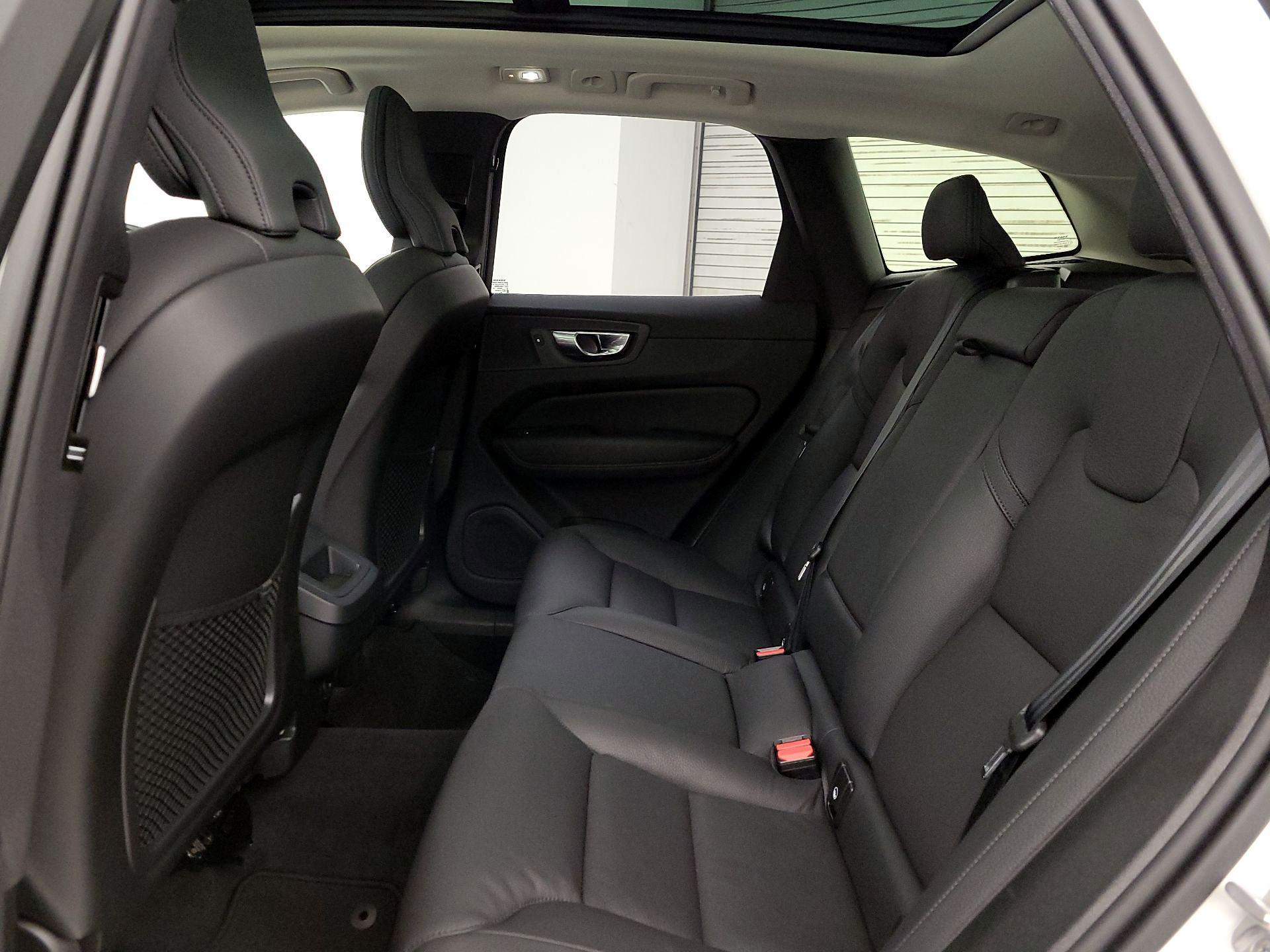 Thumbnail: 2025 Volvo XC60 - 20