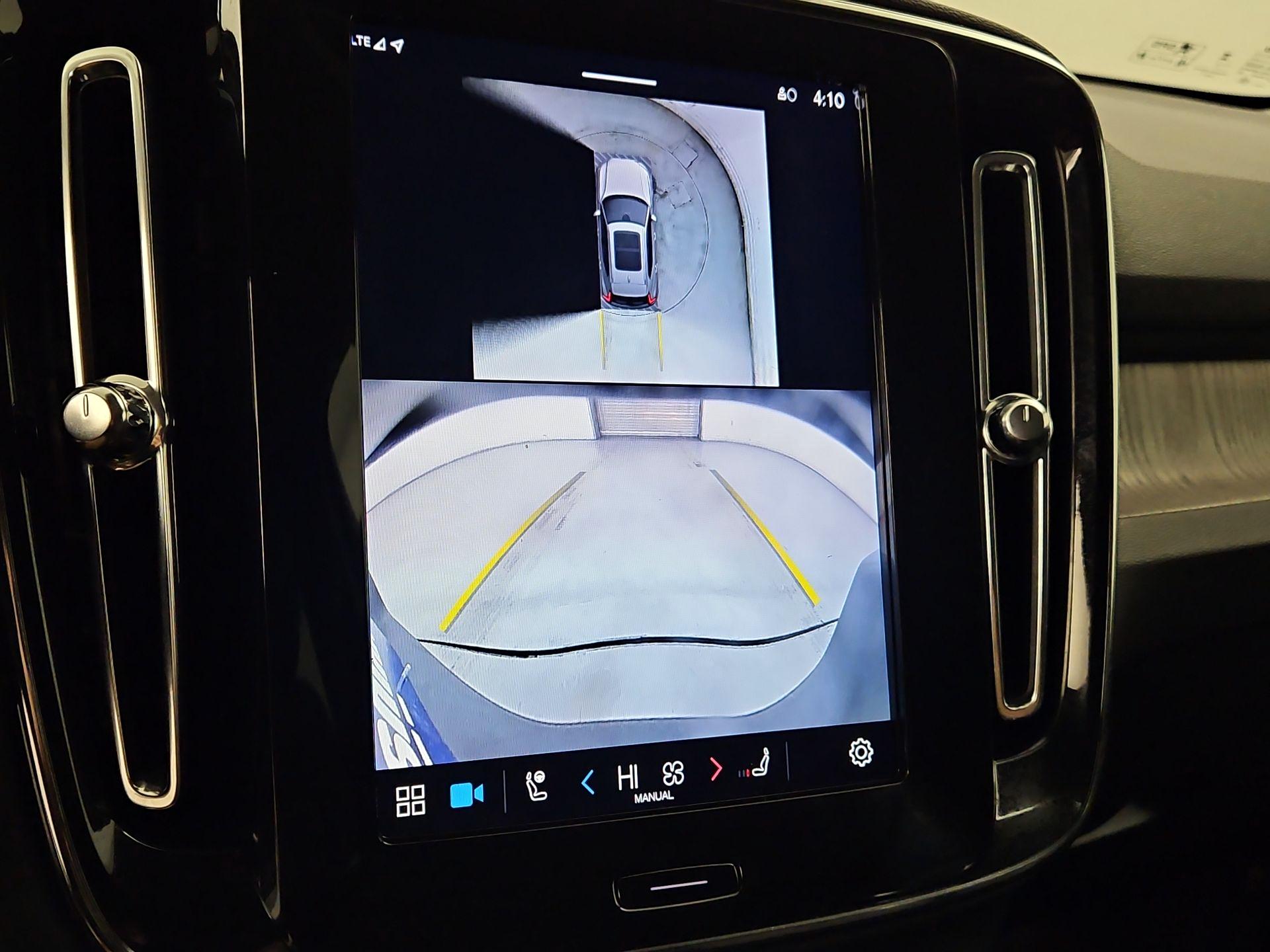 Thumbnail: 2025 Volvo XC40 - 14