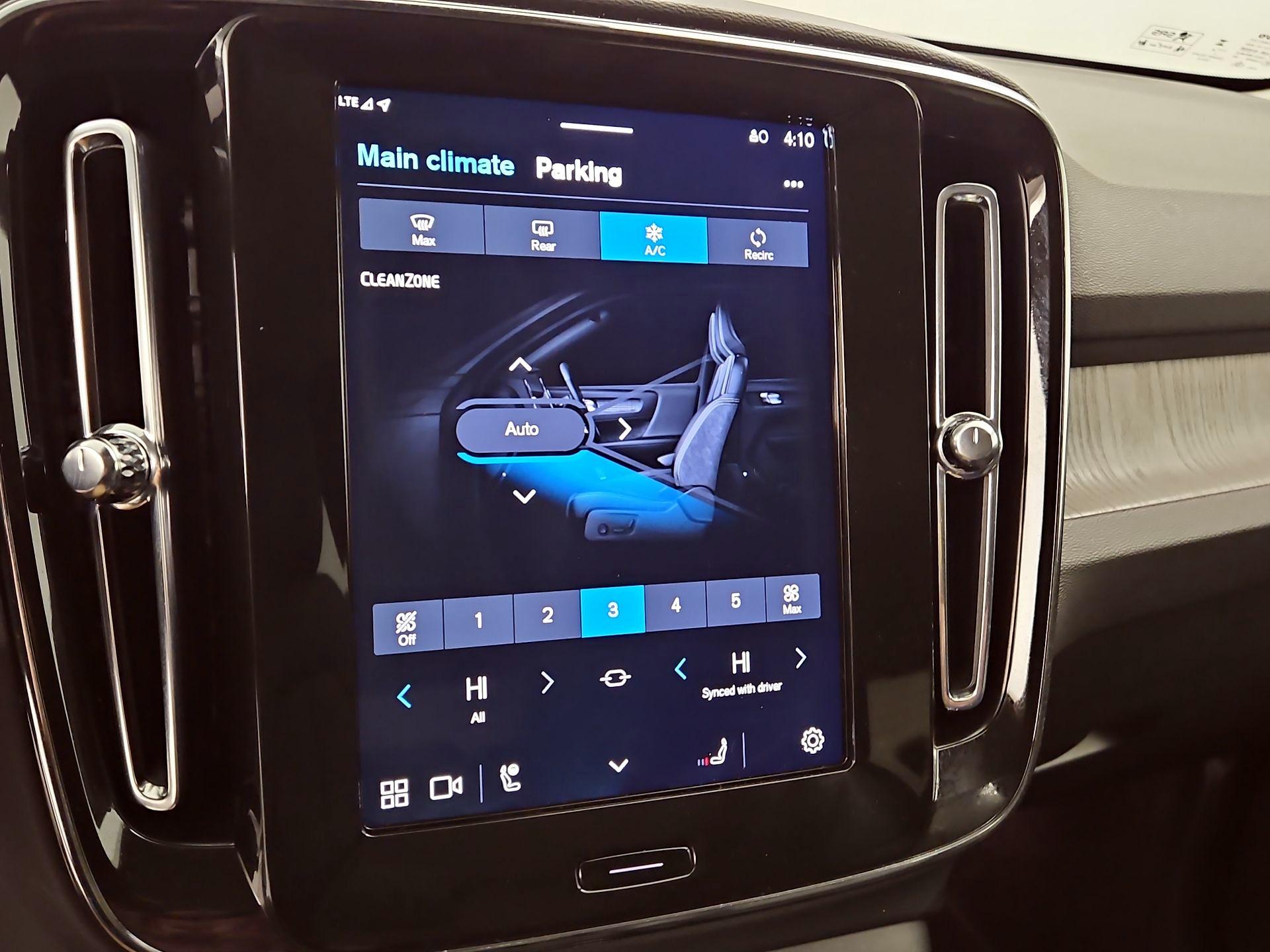 Thumbnail: 2025 Volvo XC40 - 16