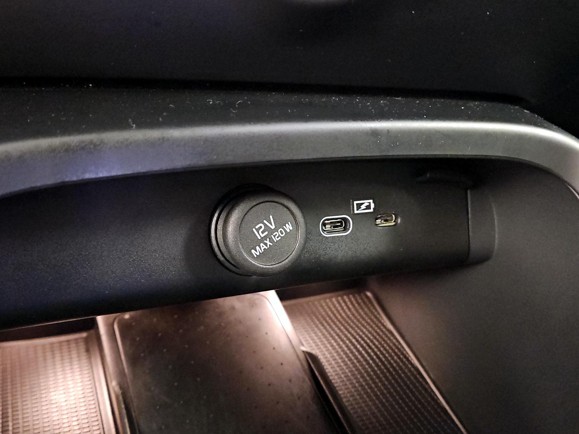 Thumbnail: 2025 Volvo XC40 - 18