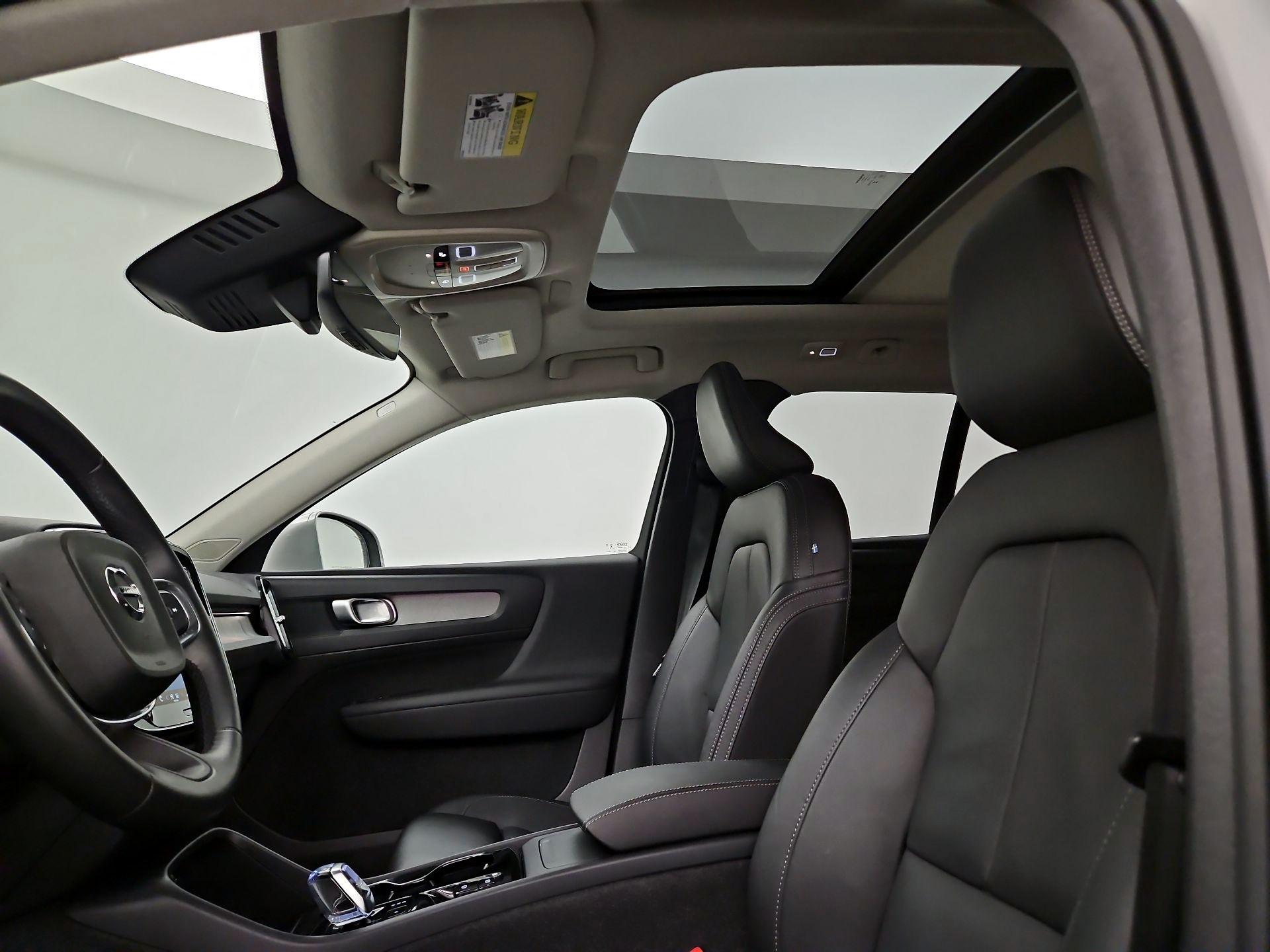 Thumbnail: 2025 Volvo XC40 - 19