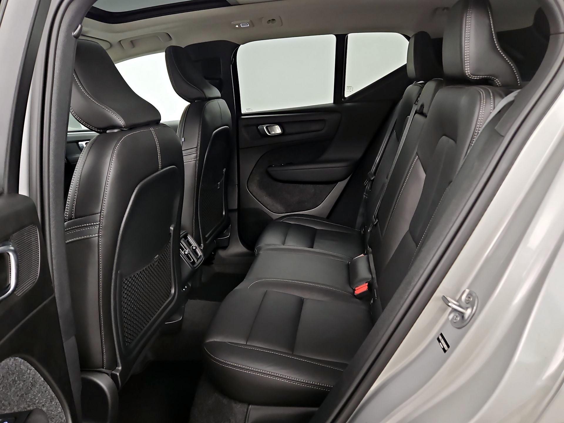 Thumbnail: 2025 Volvo XC40 - 20