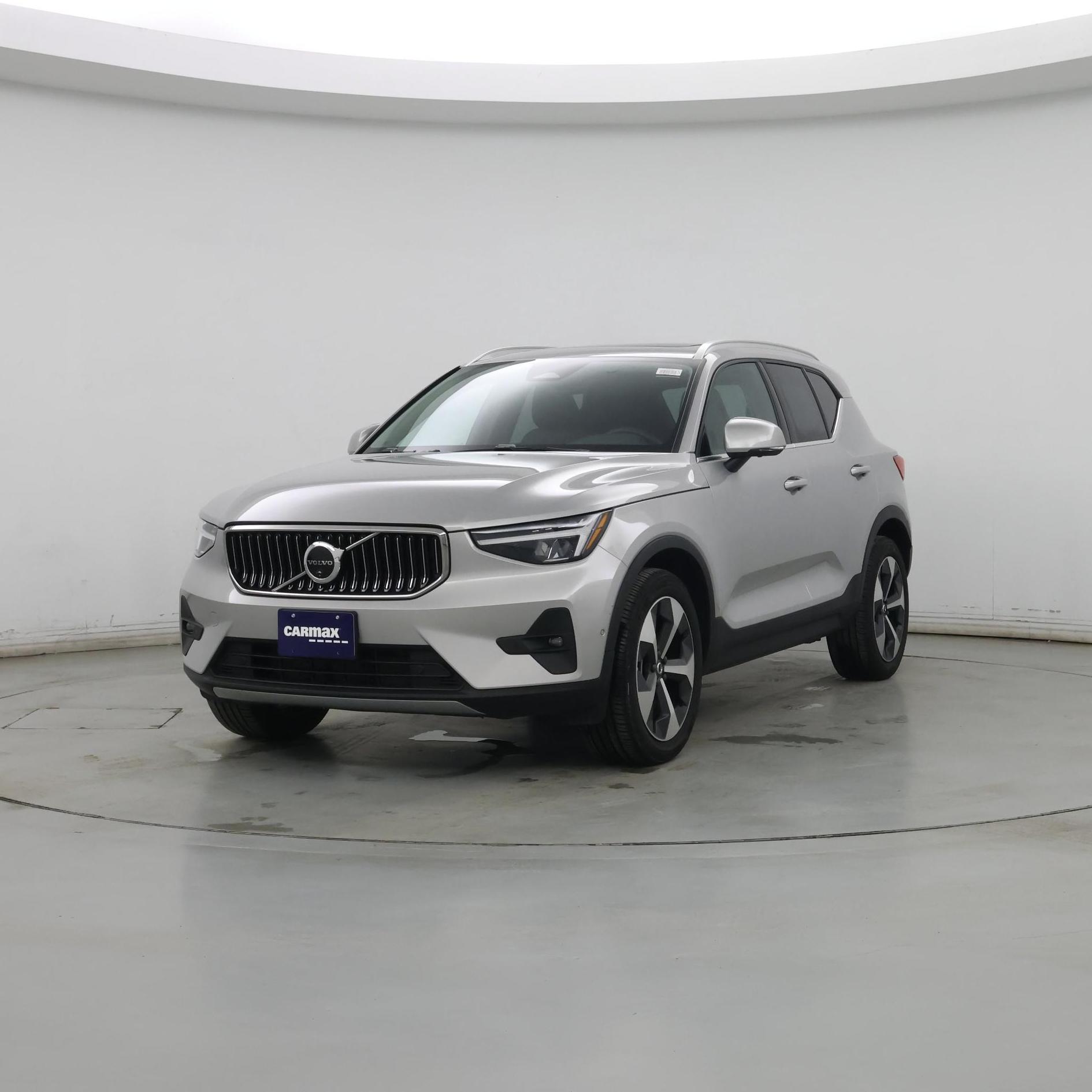 Thumbnail: 2025 Volvo XC40 - 4