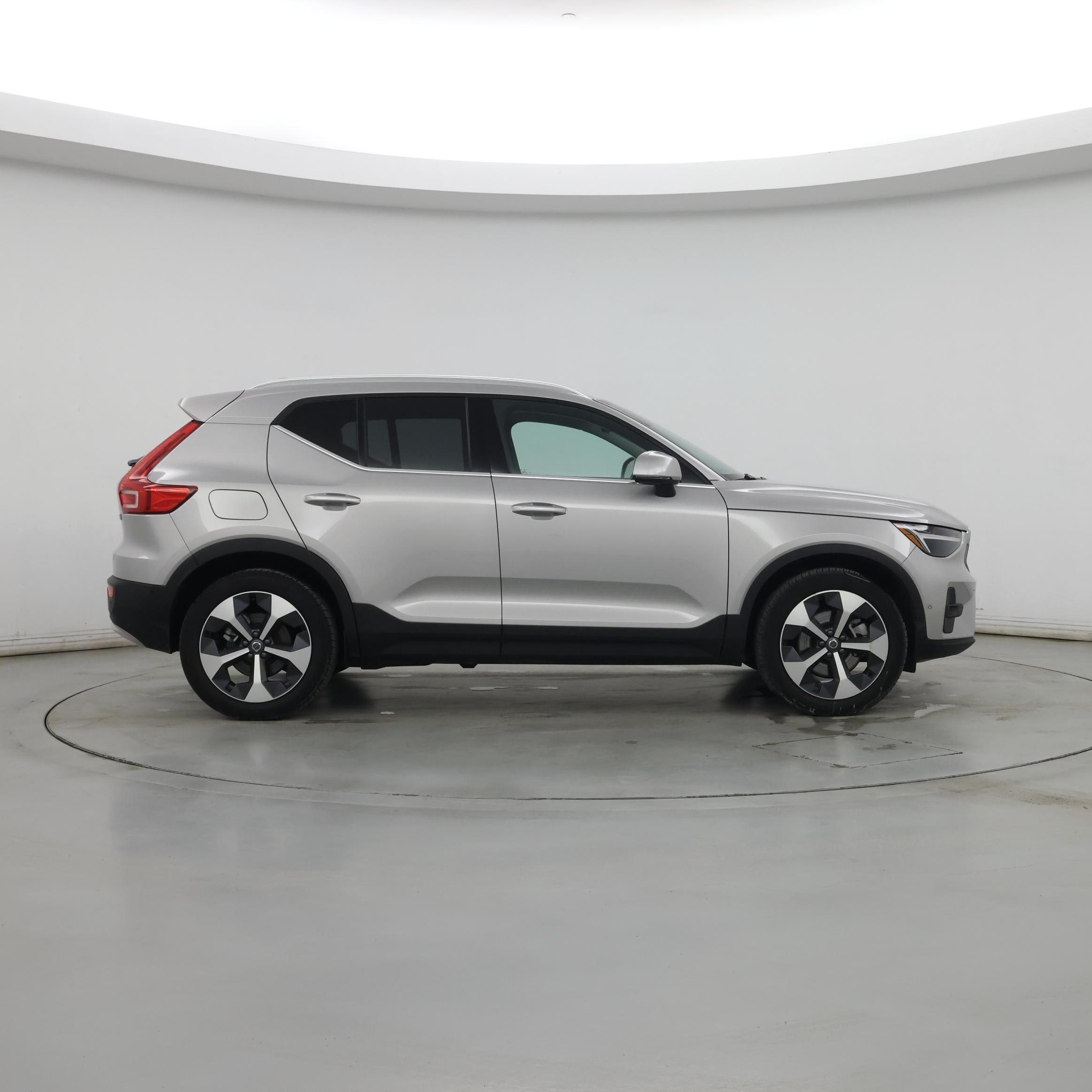 Thumbnail: 2025 Volvo XC40 - 7