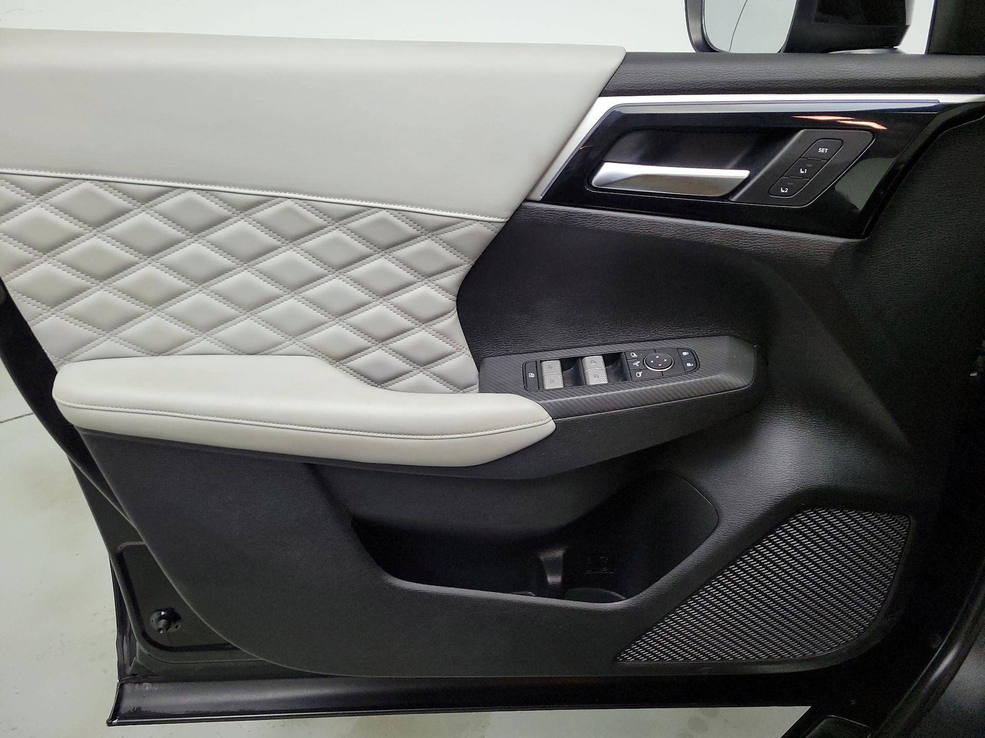 Thumbnail: 2023 Mitsubishi Outlander - 12