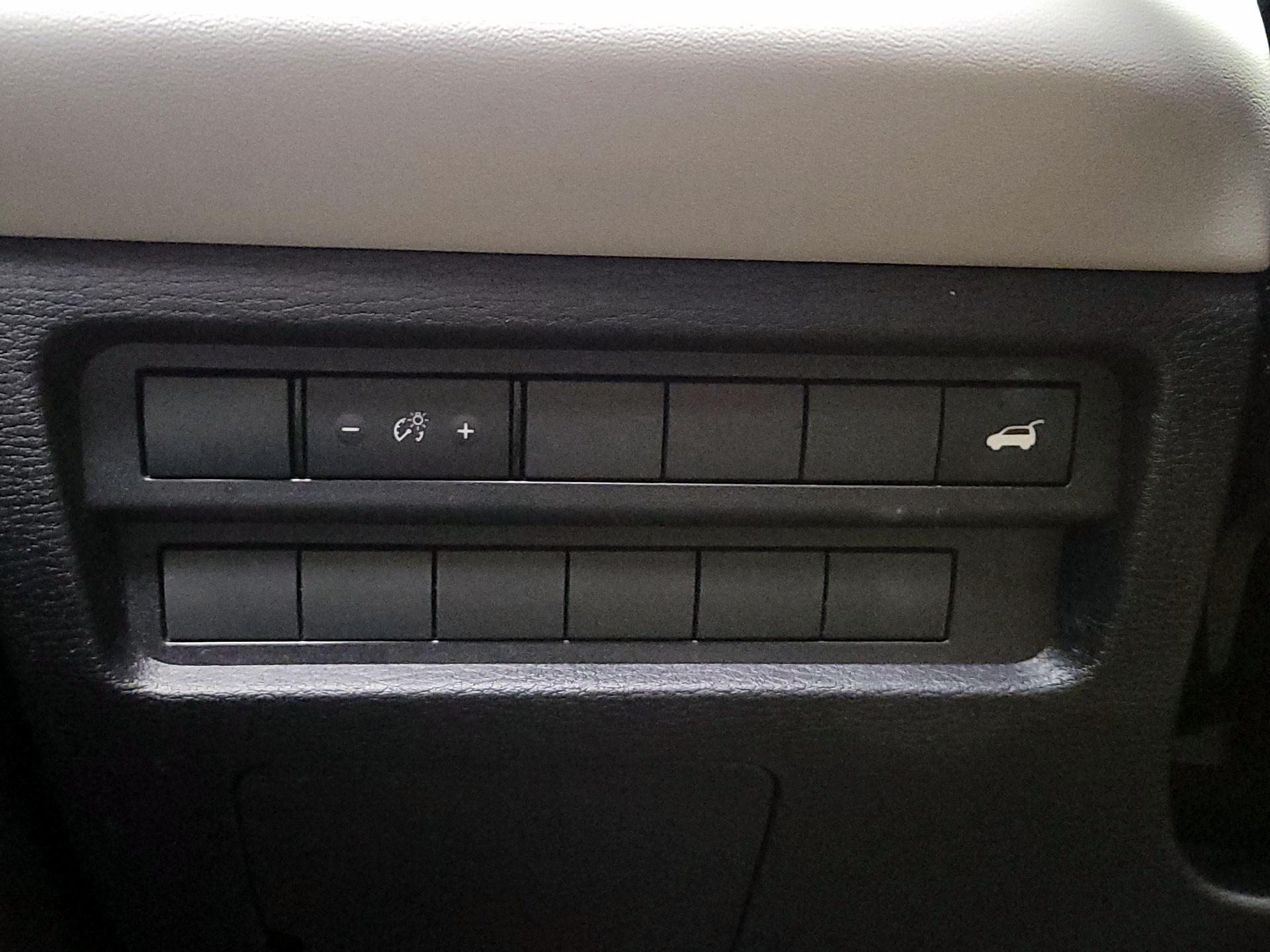 Thumbnail: 2023 Mitsubishi Outlander - 13