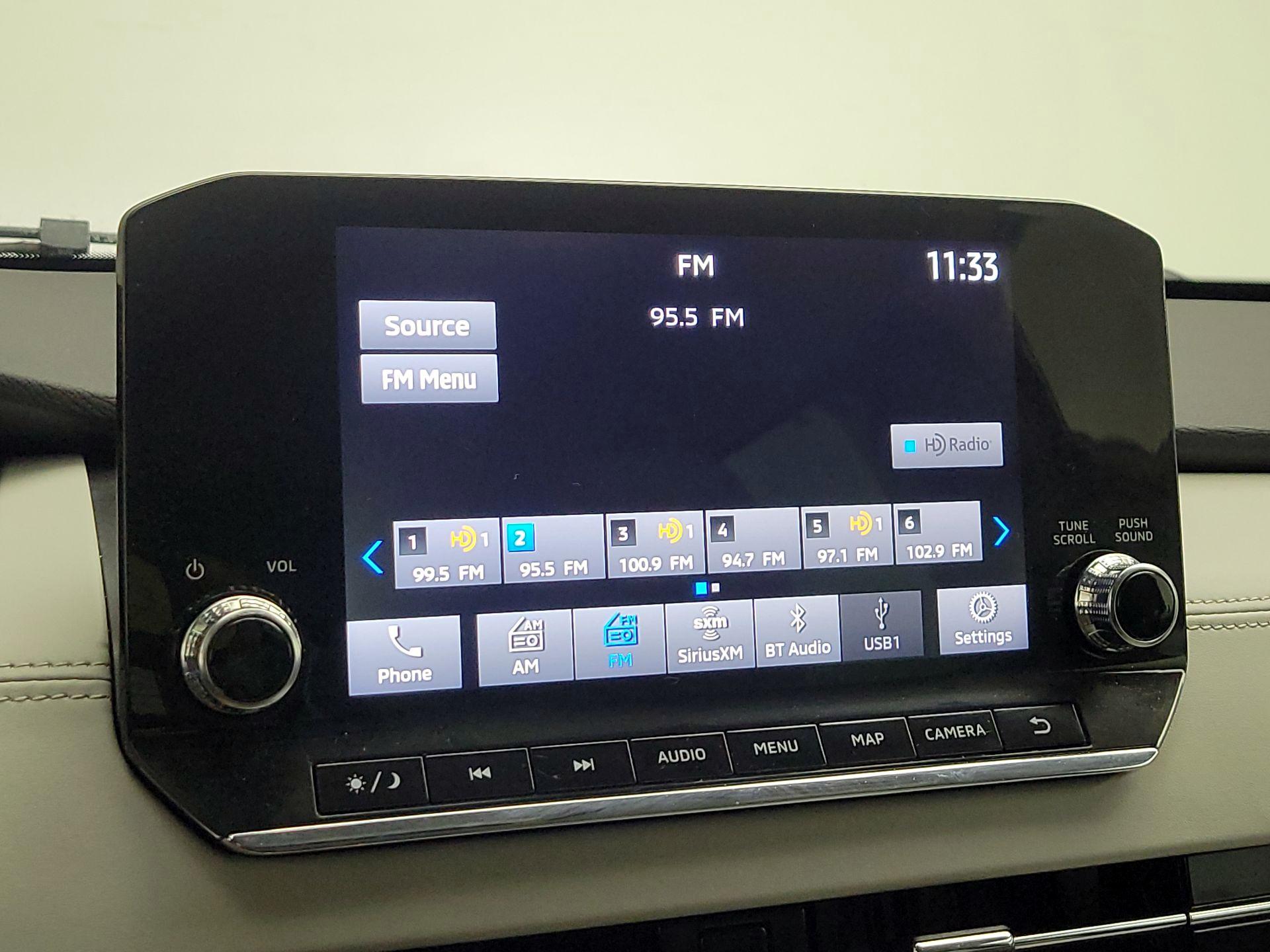 Thumbnail: 2023 Mitsubishi Outlander - 16