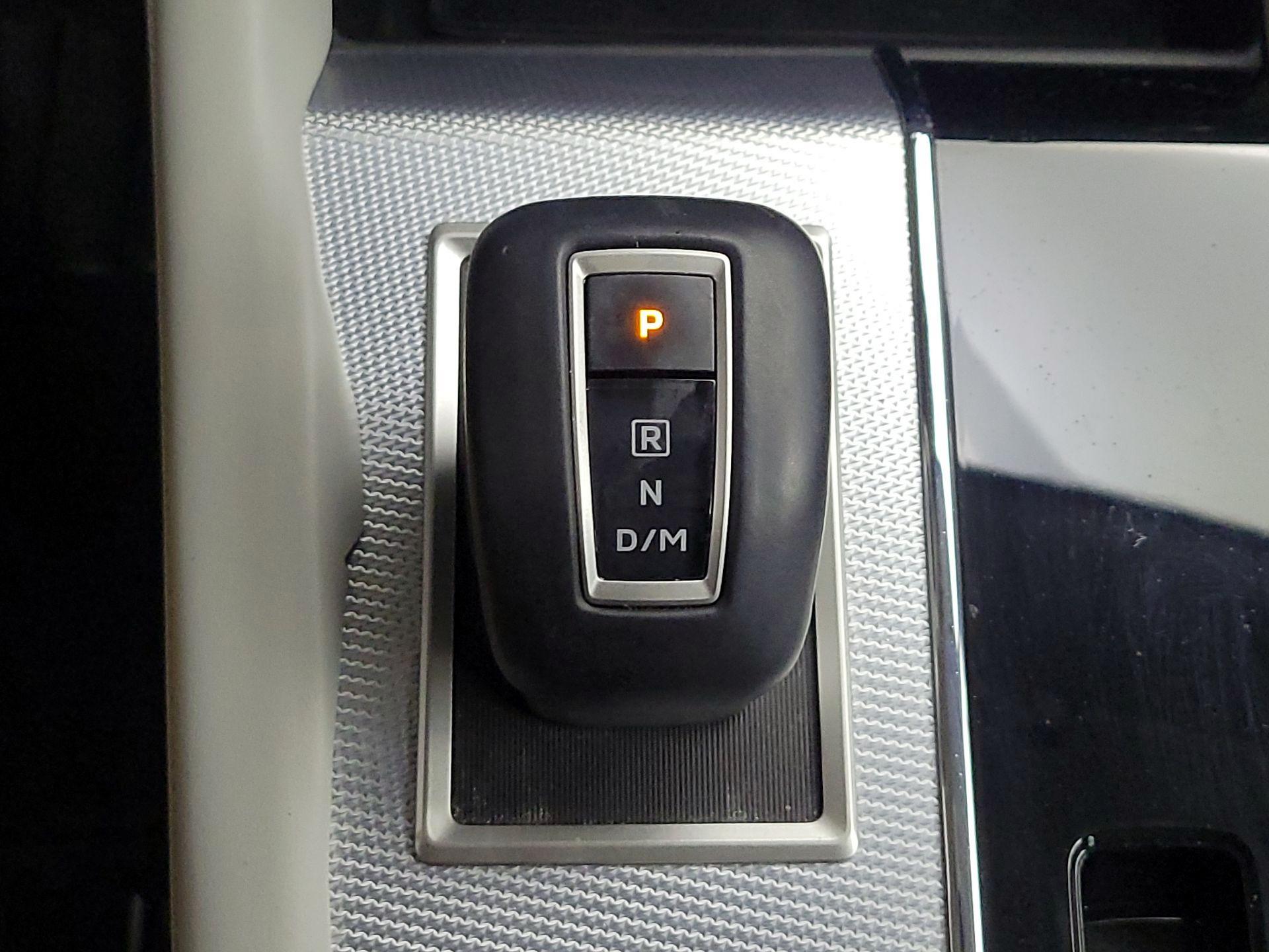 Thumbnail: 2023 Mitsubishi Outlander - 18