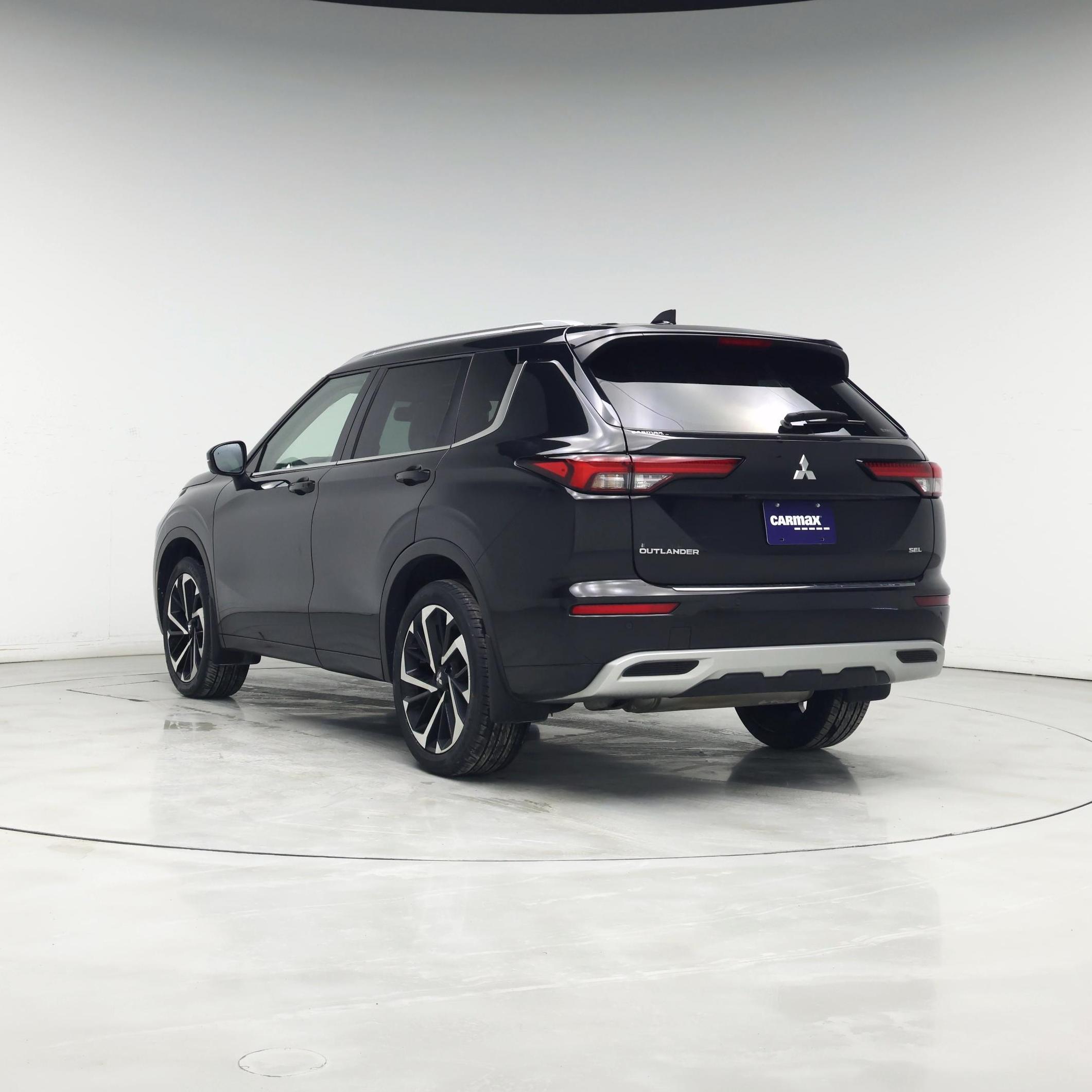 Thumbnail: 2023 Mitsubishi Outlander - 2