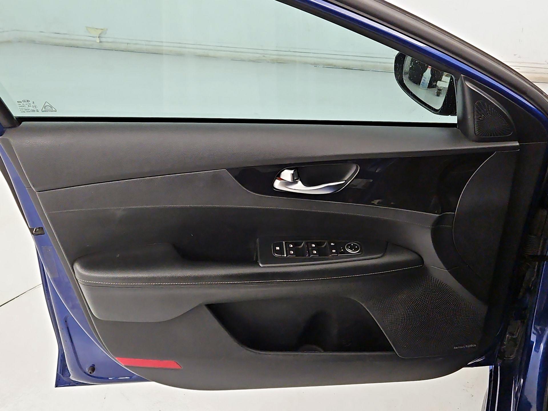 Thumbnail: 2020 Kia Forte - 12