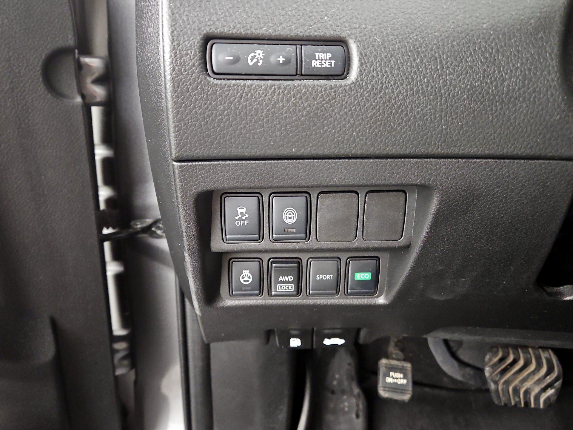 Thumbnail: 2020 Nissan Rogue Sport - 13