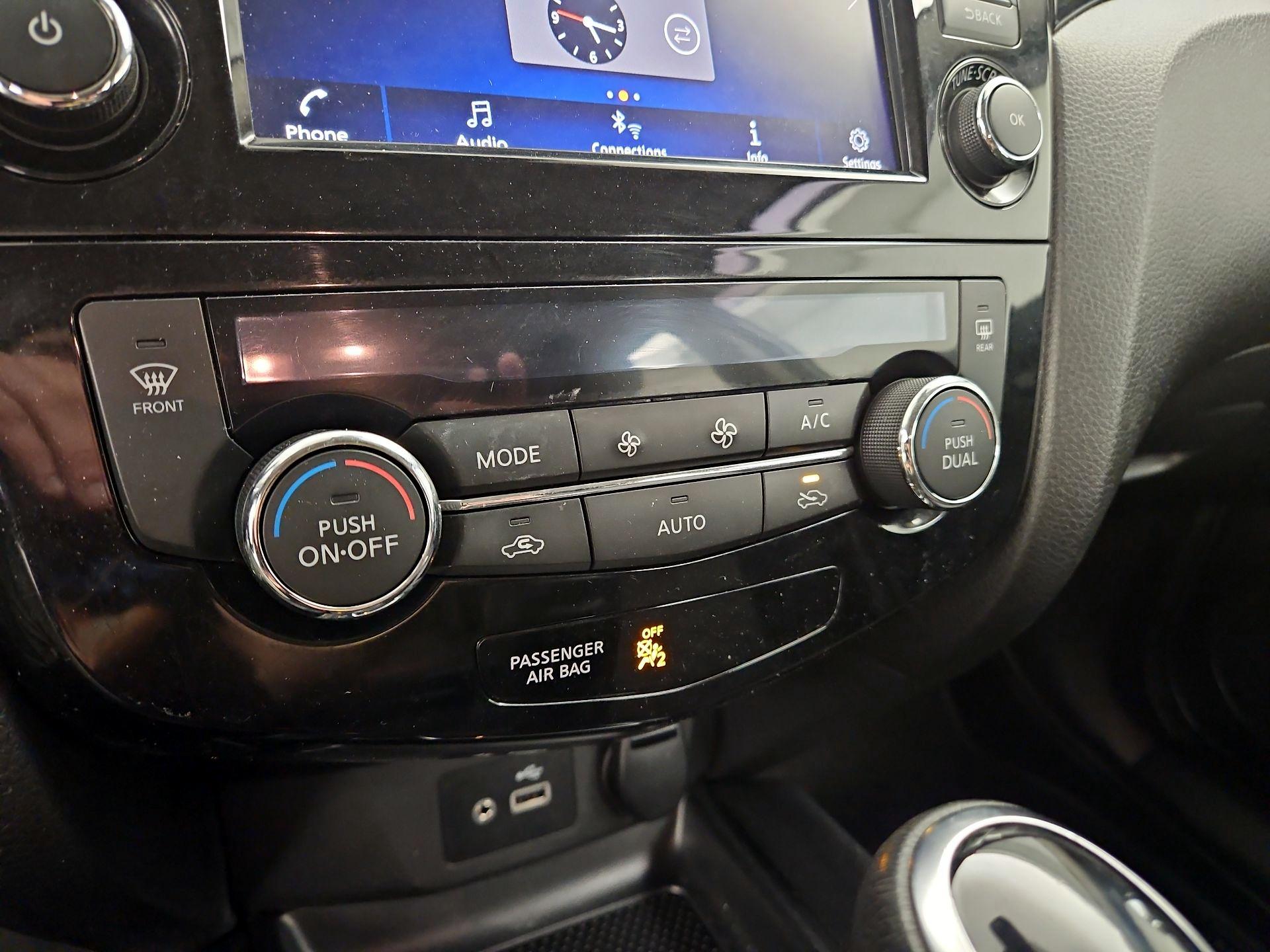 Thumbnail: 2020 Nissan Rogue Sport - 16