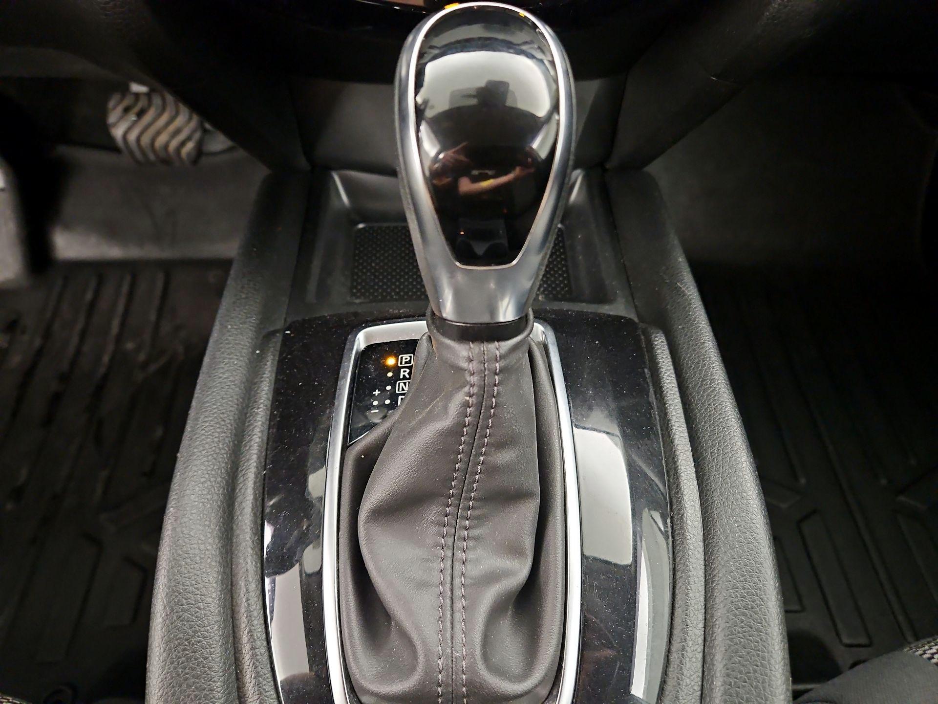 Thumbnail: 2020 Nissan Rogue Sport - 17