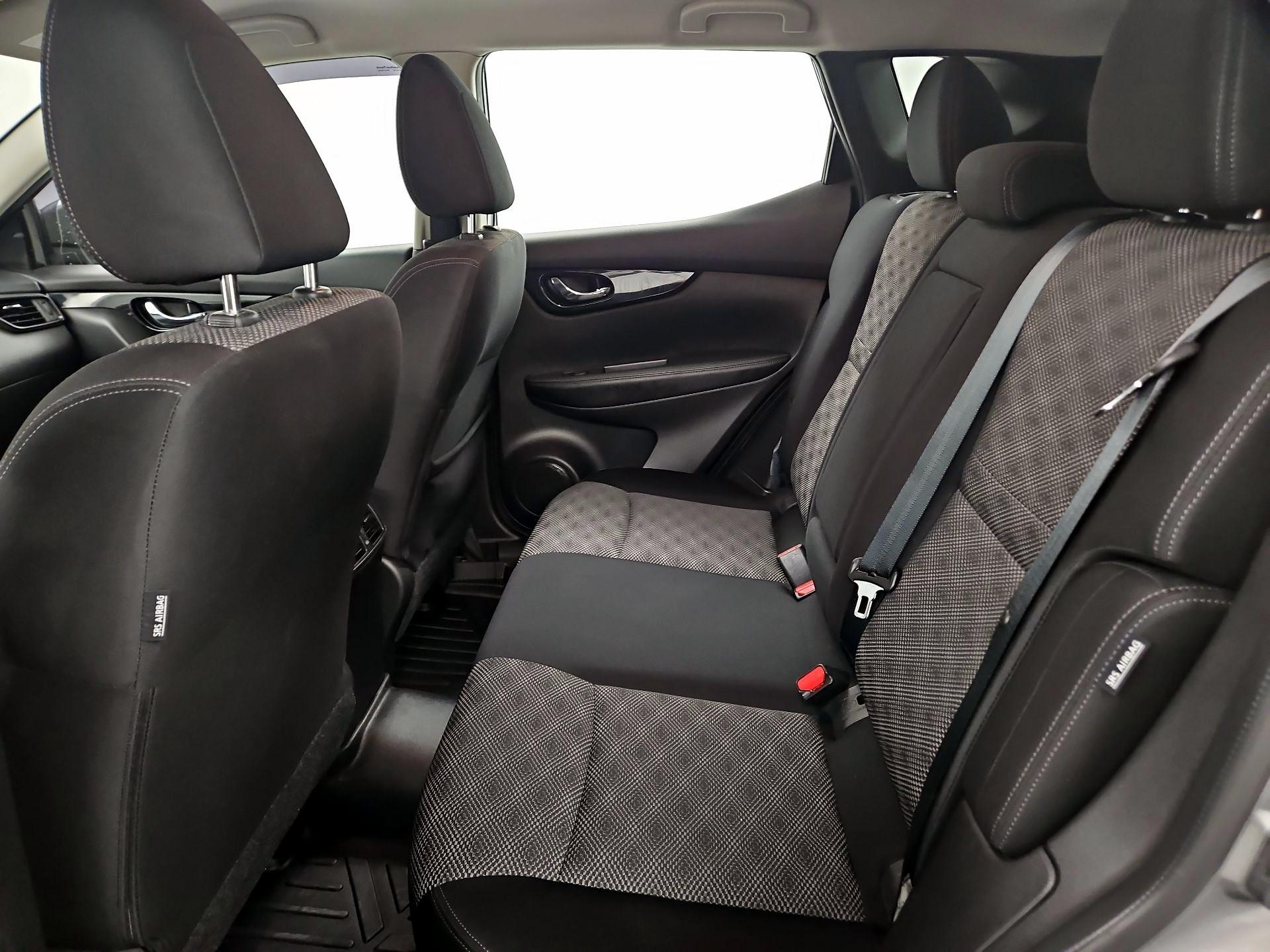 Thumbnail: 2020 Nissan Rogue Sport - 19