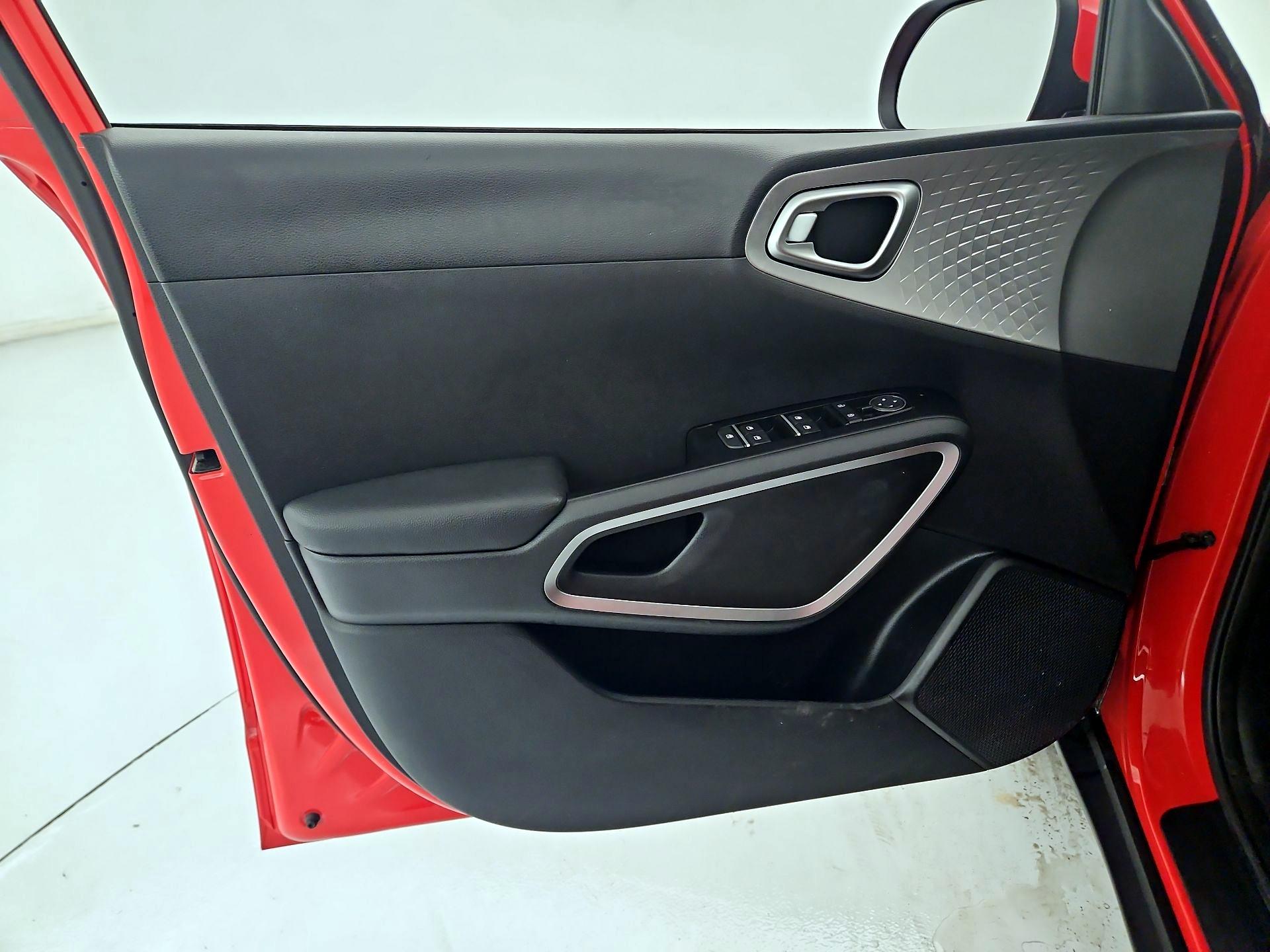 Thumbnail: 2020 Kia Soul - 12