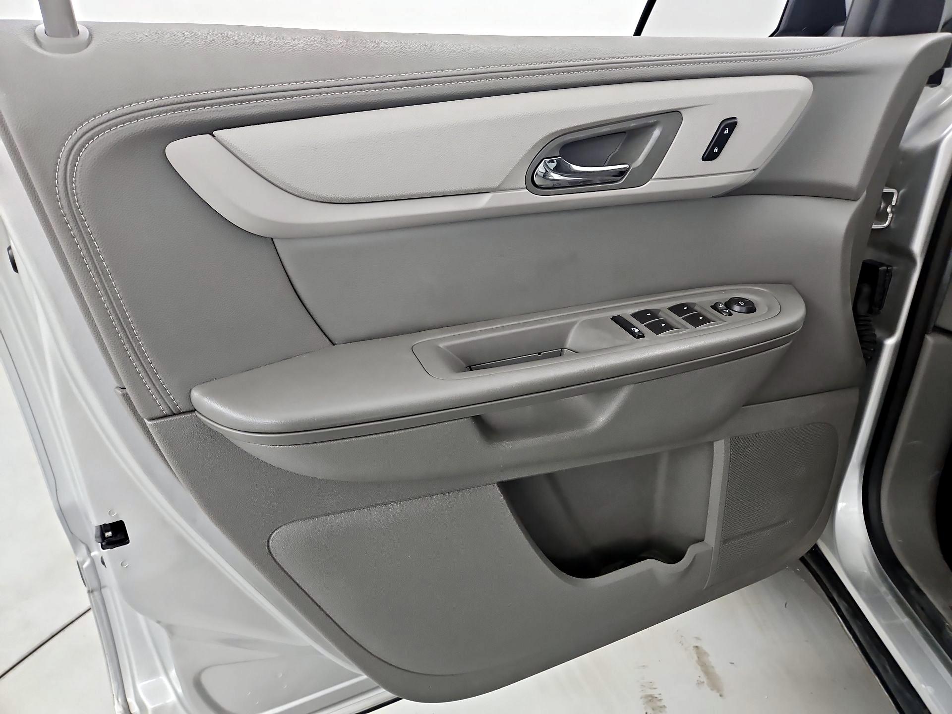 Thumbnail: 2017 Chevrolet Traverse - 12