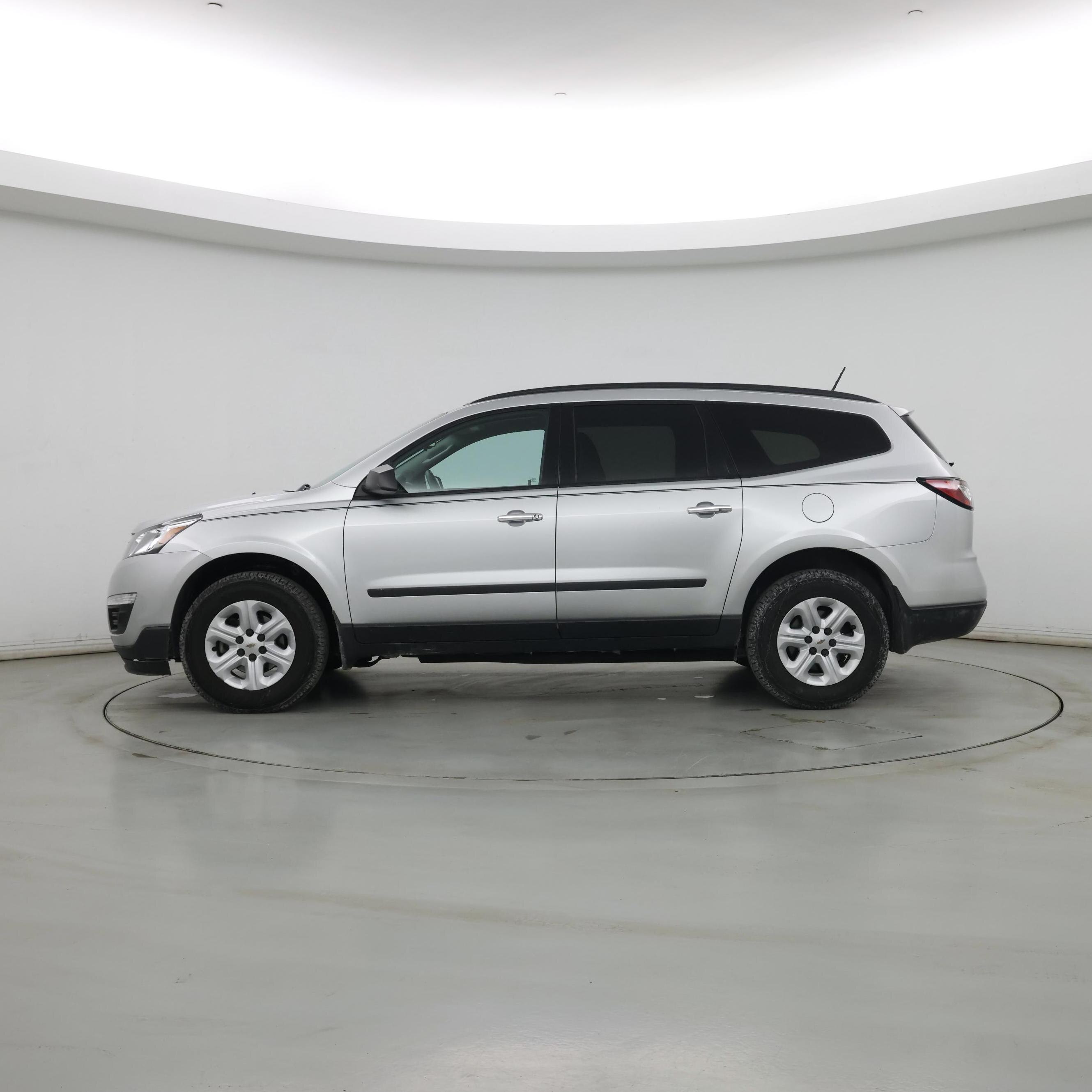 Thumbnail: 2017 Chevrolet Traverse - 3