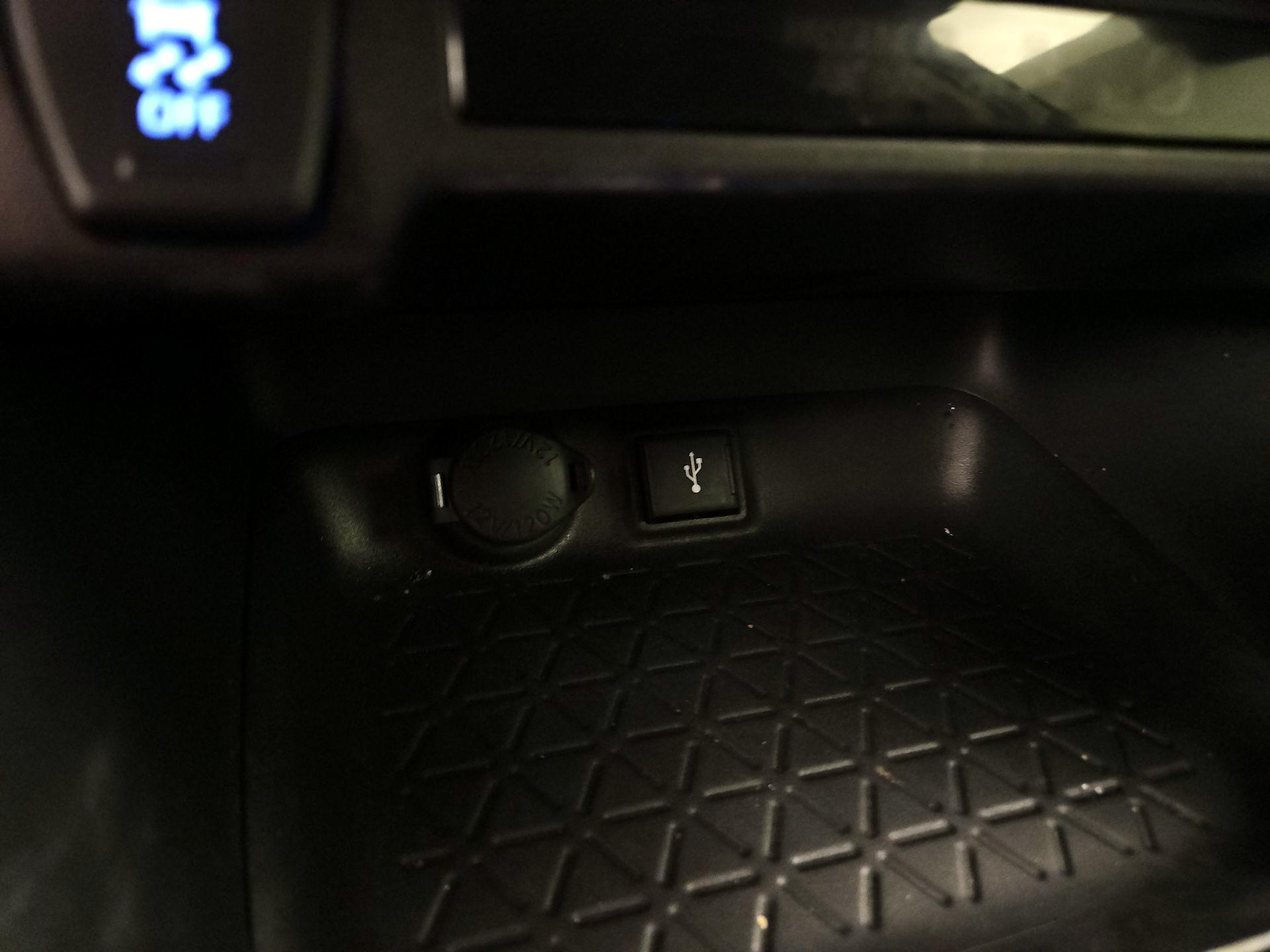 Thumbnail: 2021 Toyota RAV4 - 18