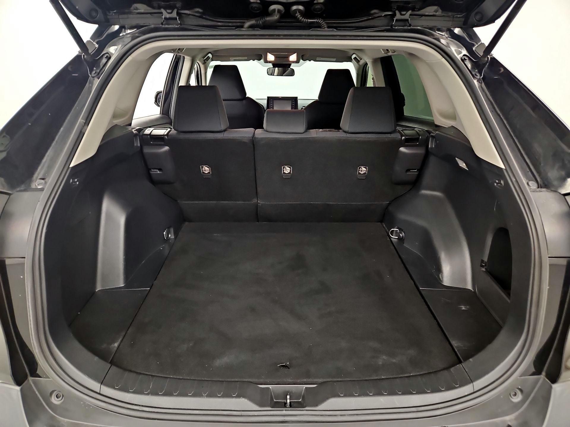 Thumbnail: 2021 Toyota RAV4 - 20