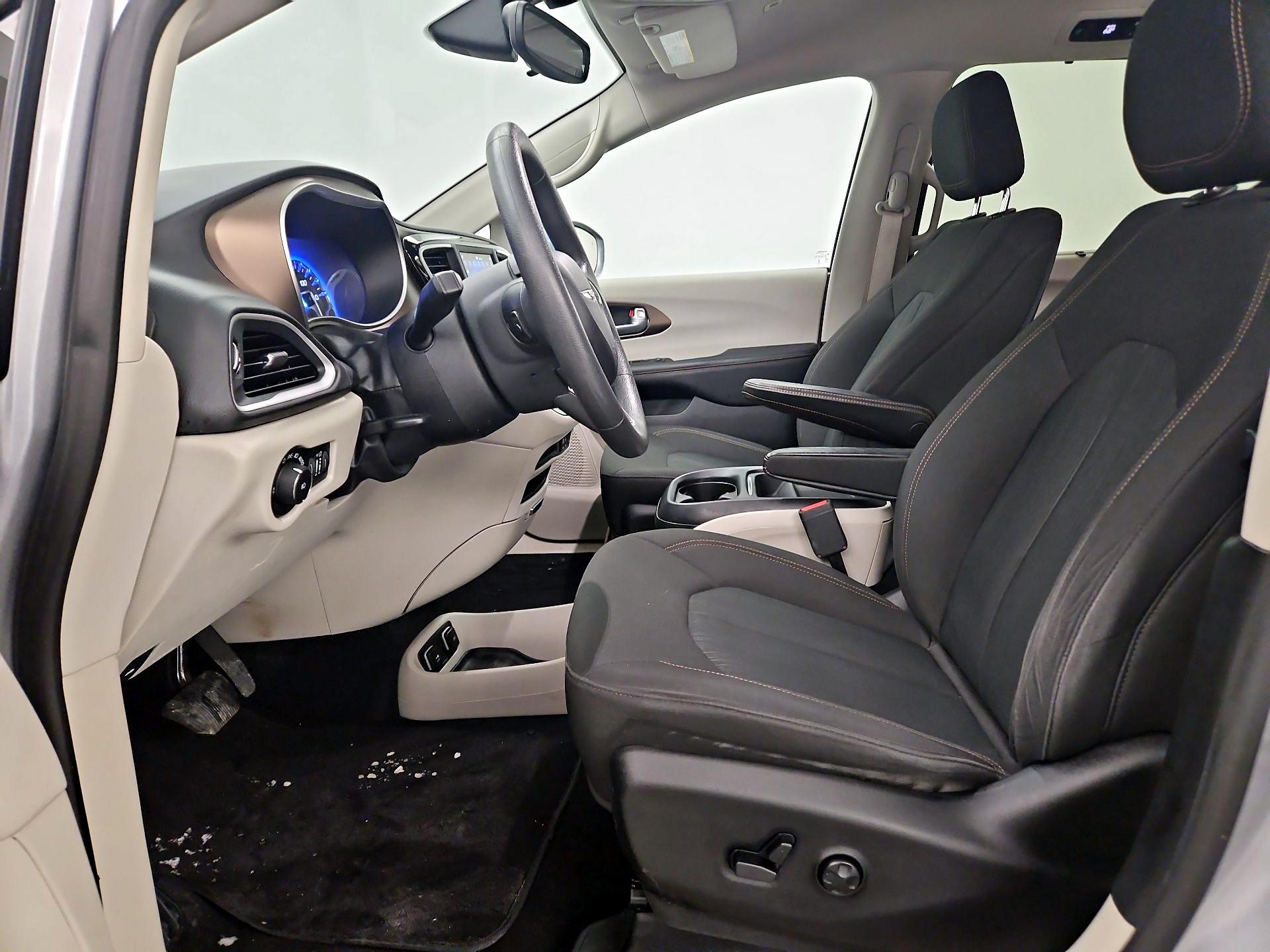 Thumbnail: 2018 Chrysler Pacifica - 11