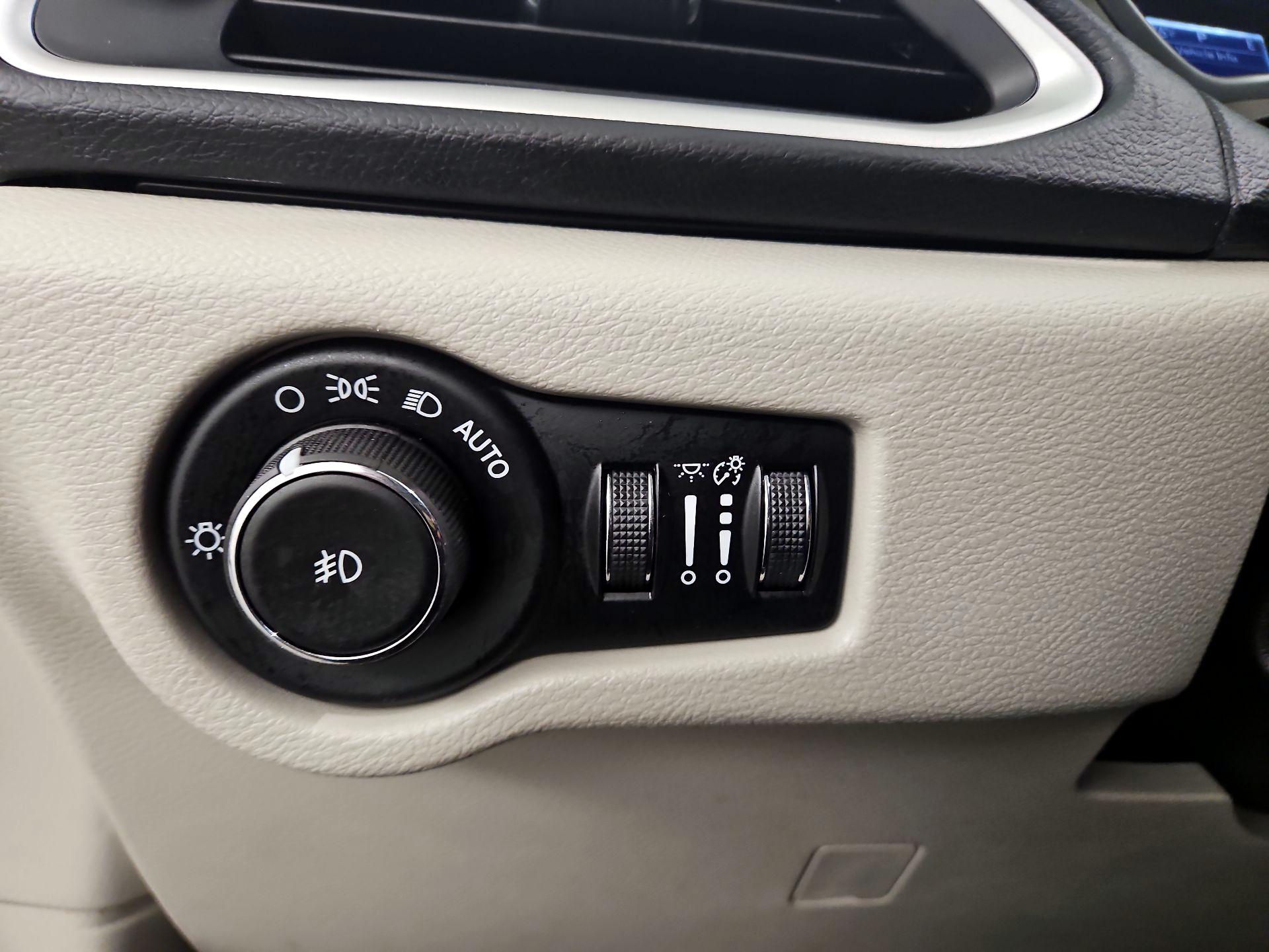 Thumbnail: 2018 Chrysler Pacifica - 13