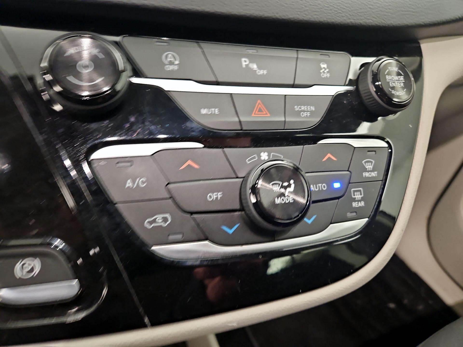 Thumbnail: 2018 Chrysler Pacifica - 16