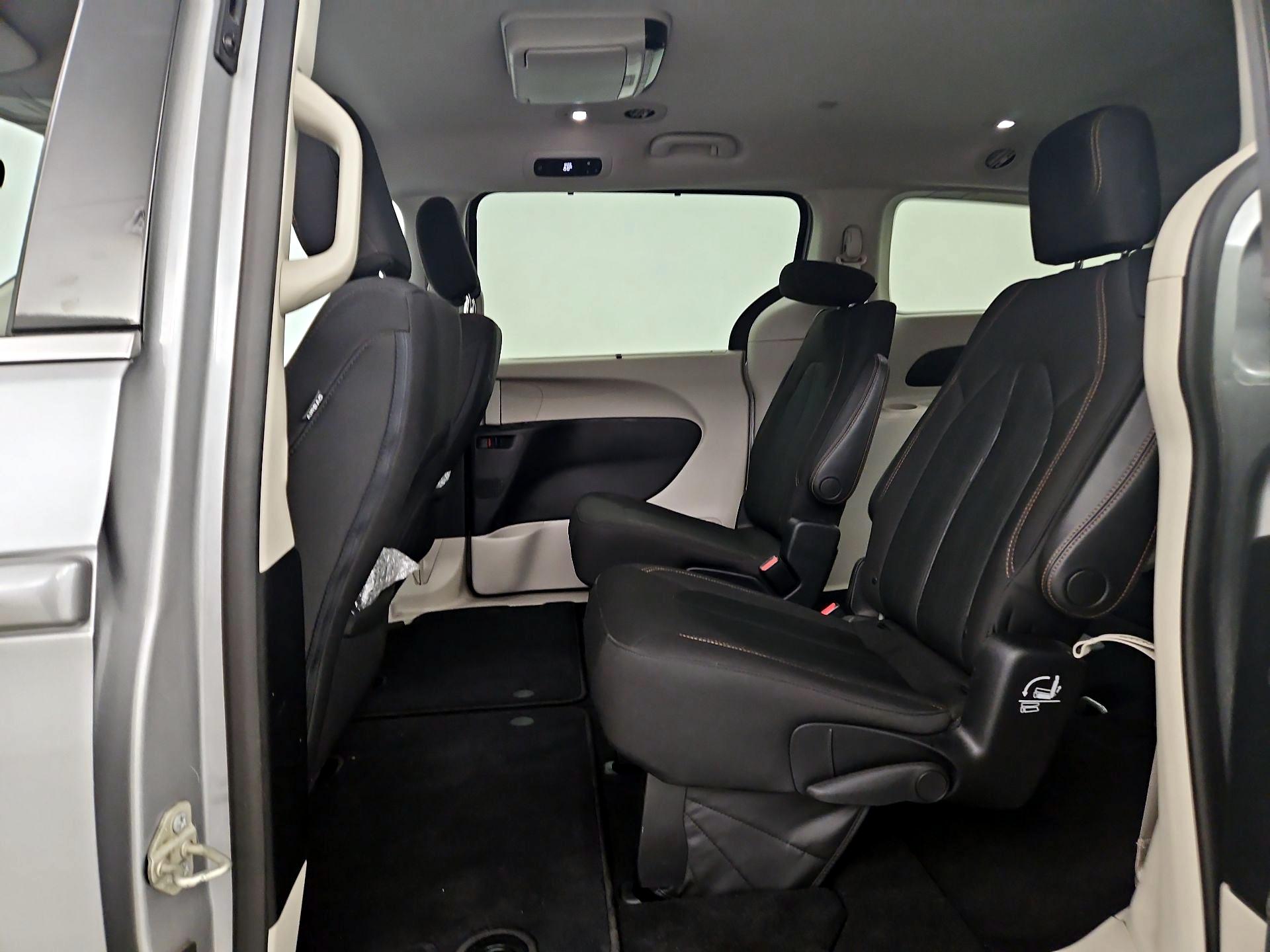 Thumbnail: 2018 Chrysler Pacifica - 19