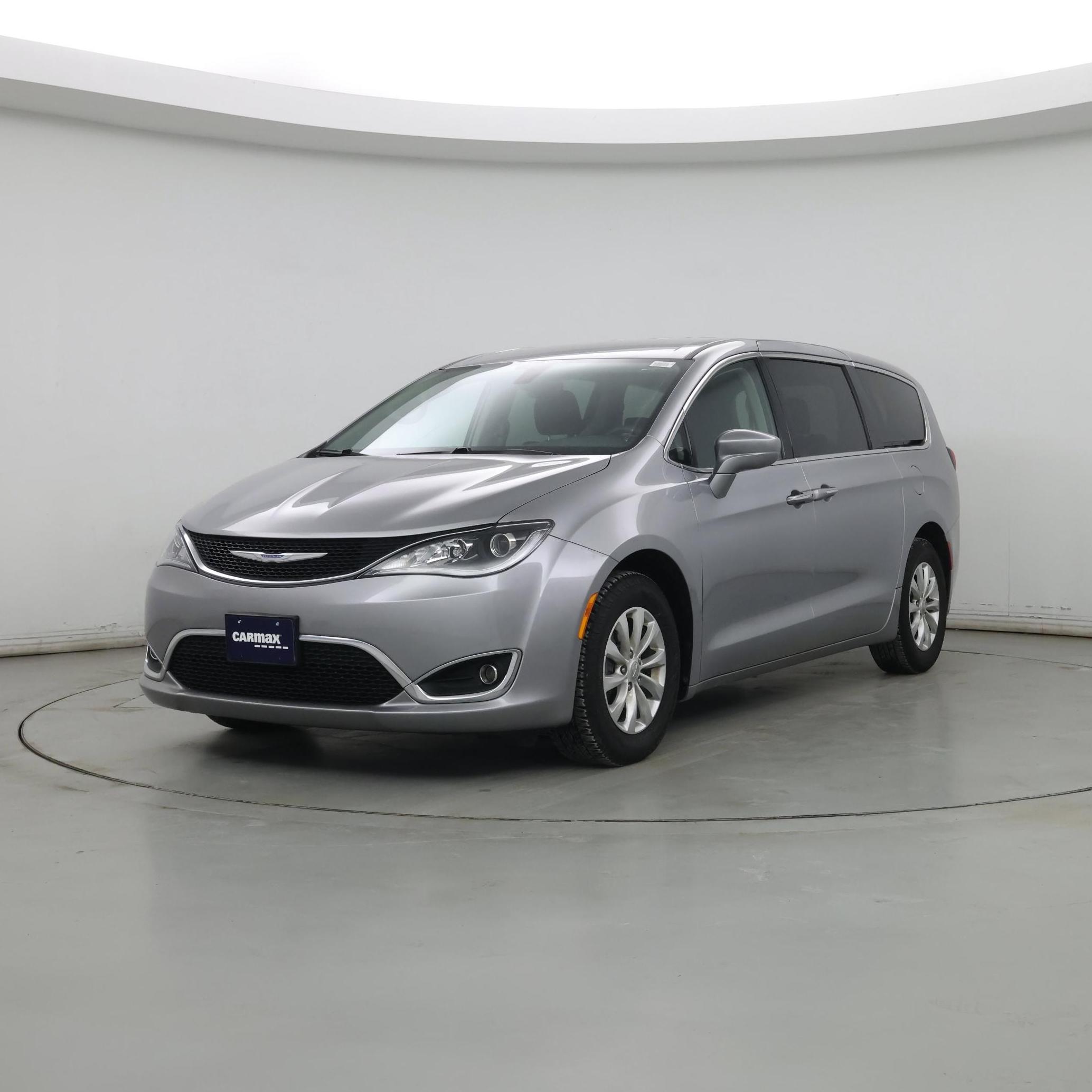 Thumbnail: 2018 Chrysler Pacifica - 4