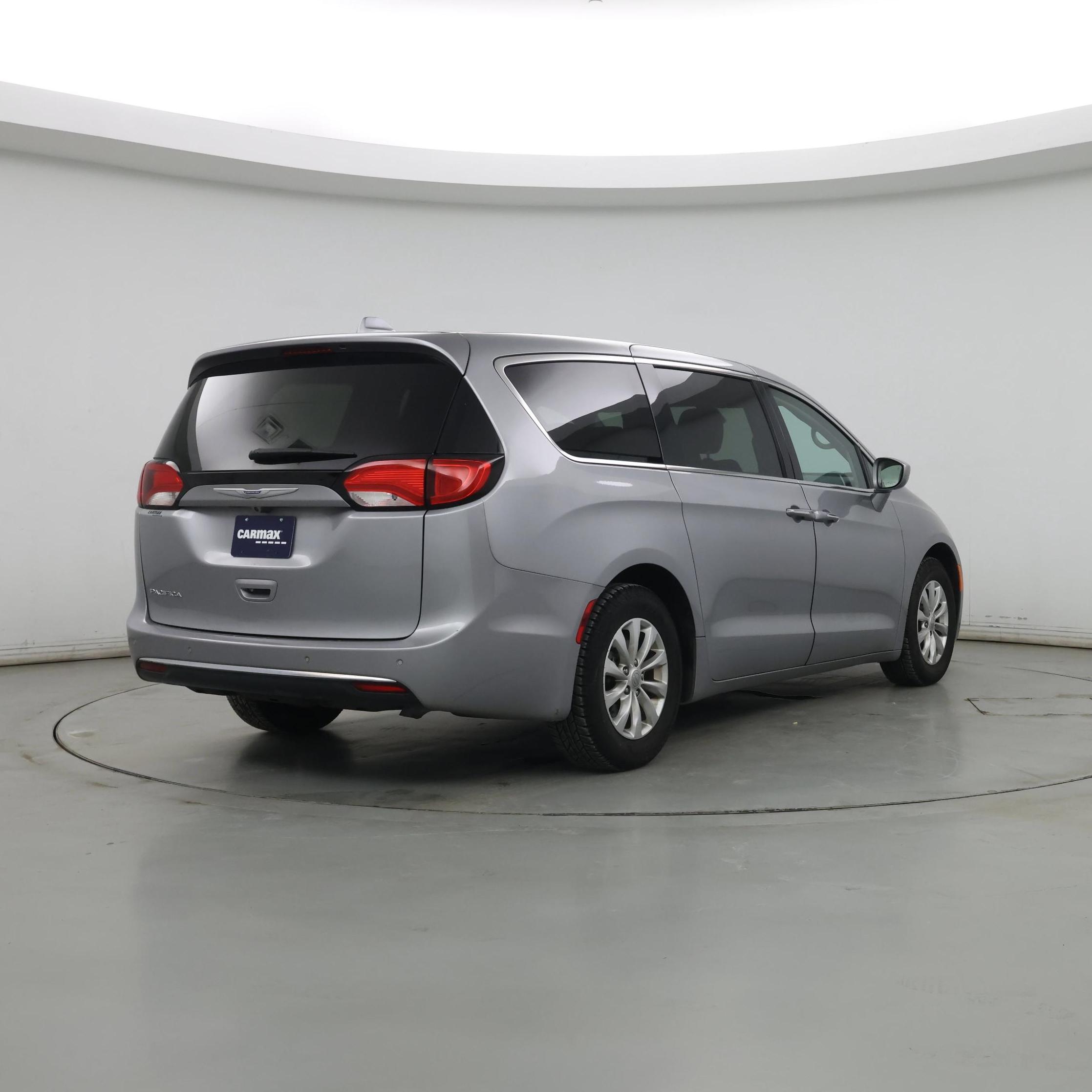 Thumbnail: 2018 Chrysler Pacifica - 8