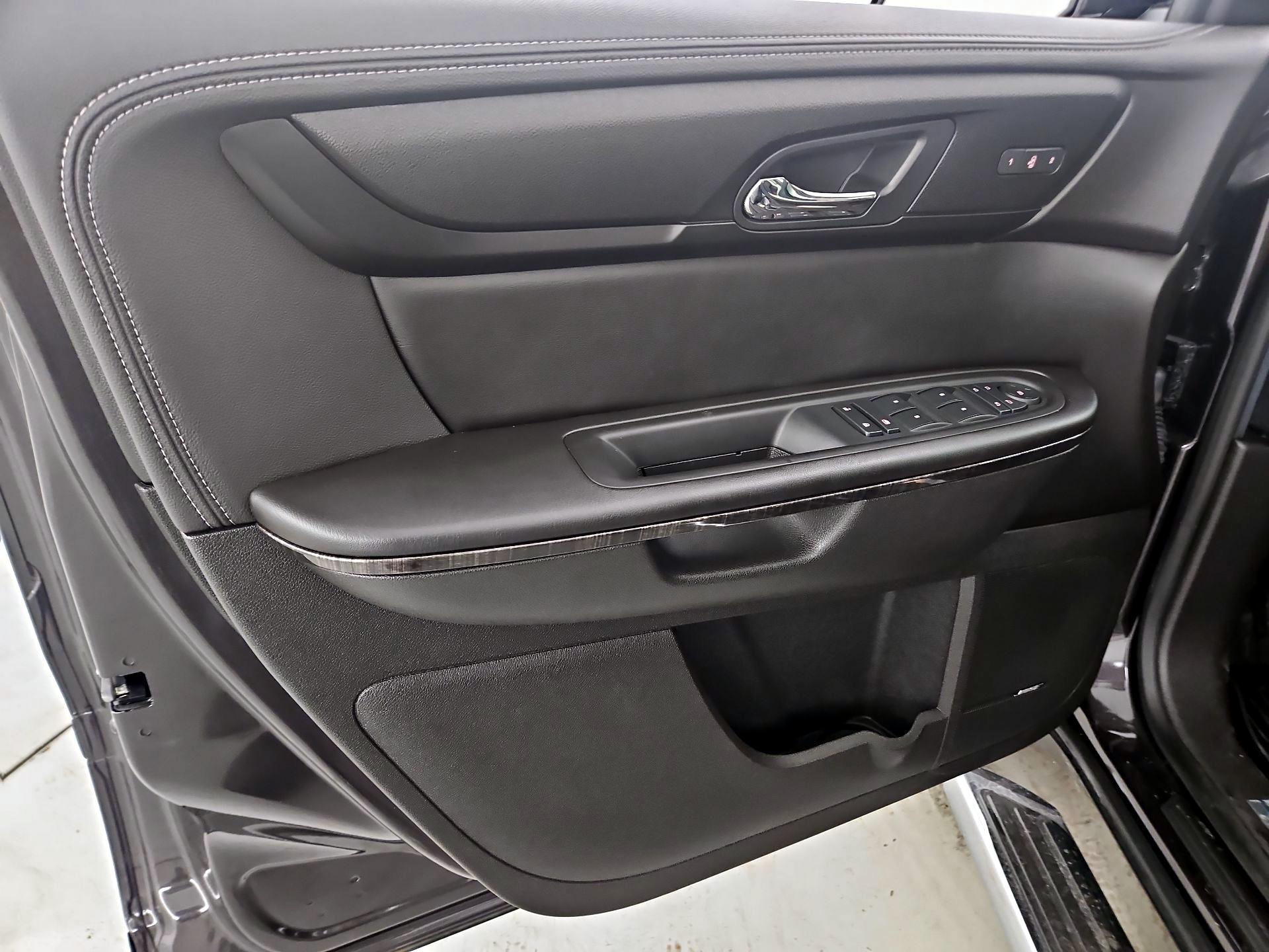 Thumbnail: 2017 GMC Acadia - 12