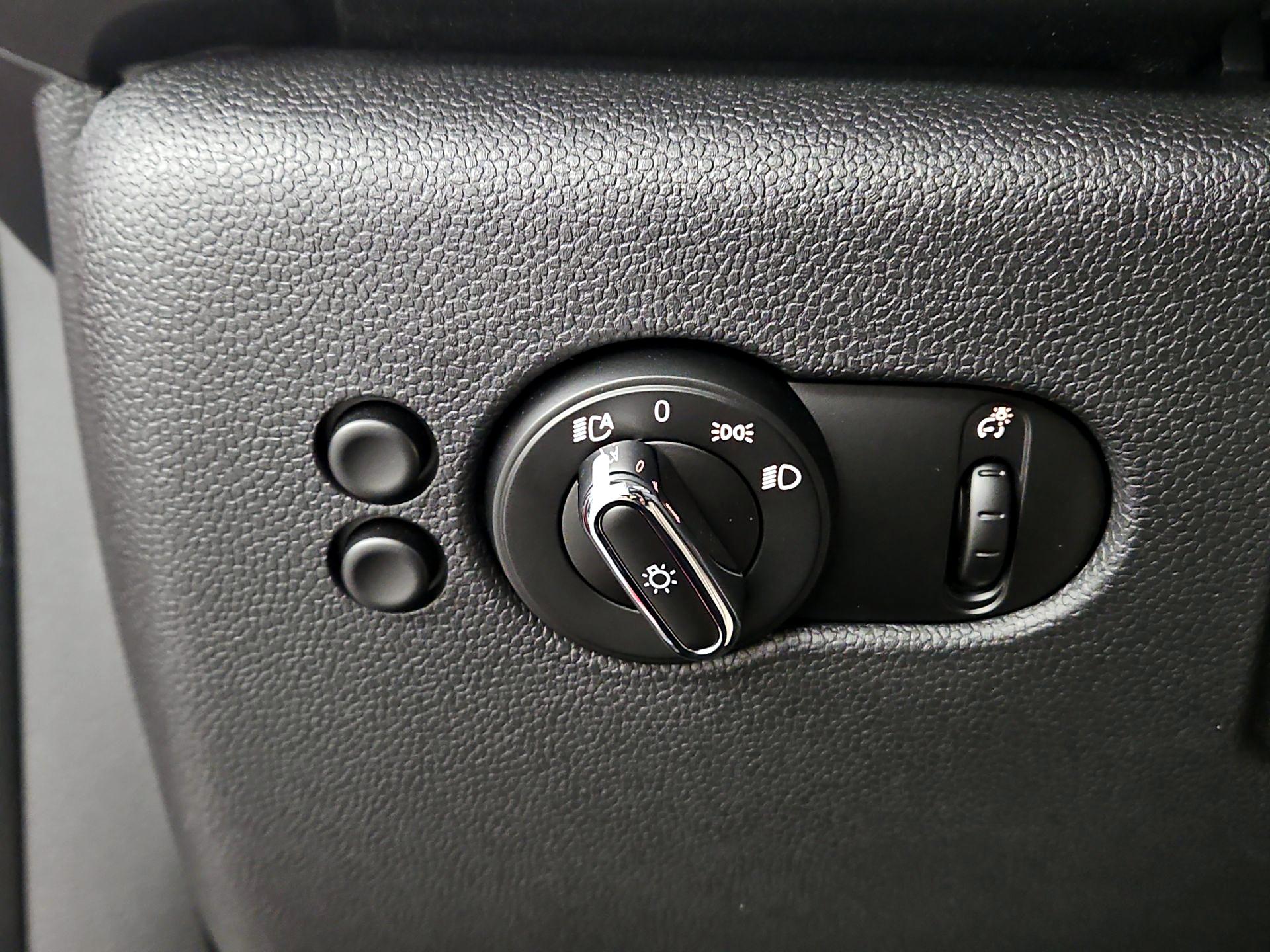 Thumbnail: 2019 MINI Cooper Hardtop - 13