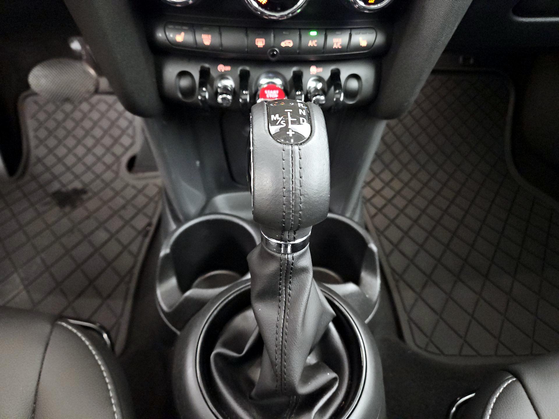 Thumbnail: 2019 MINI Cooper Hardtop - 17