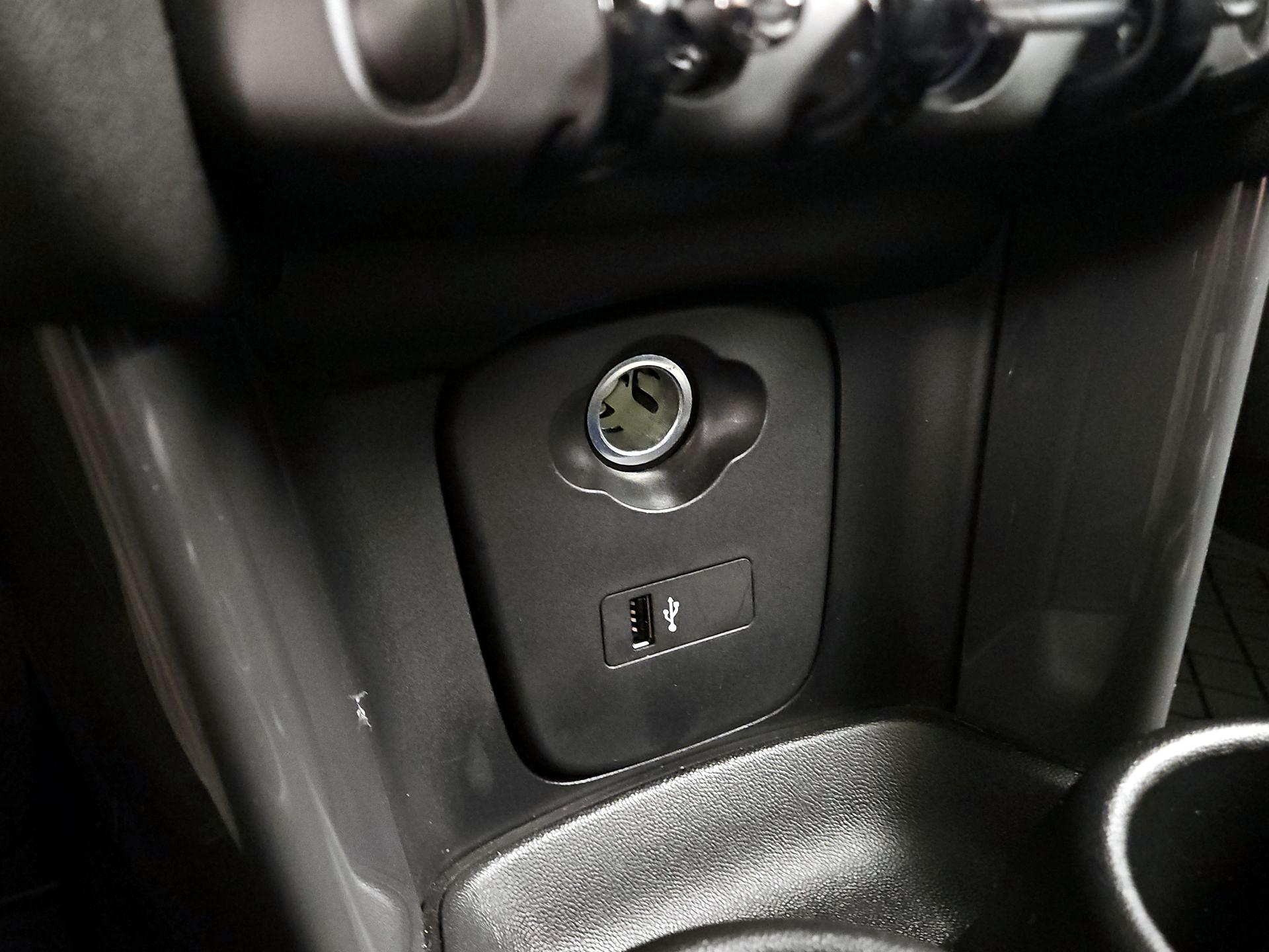 Thumbnail: 2019 MINI Cooper Hardtop - 18