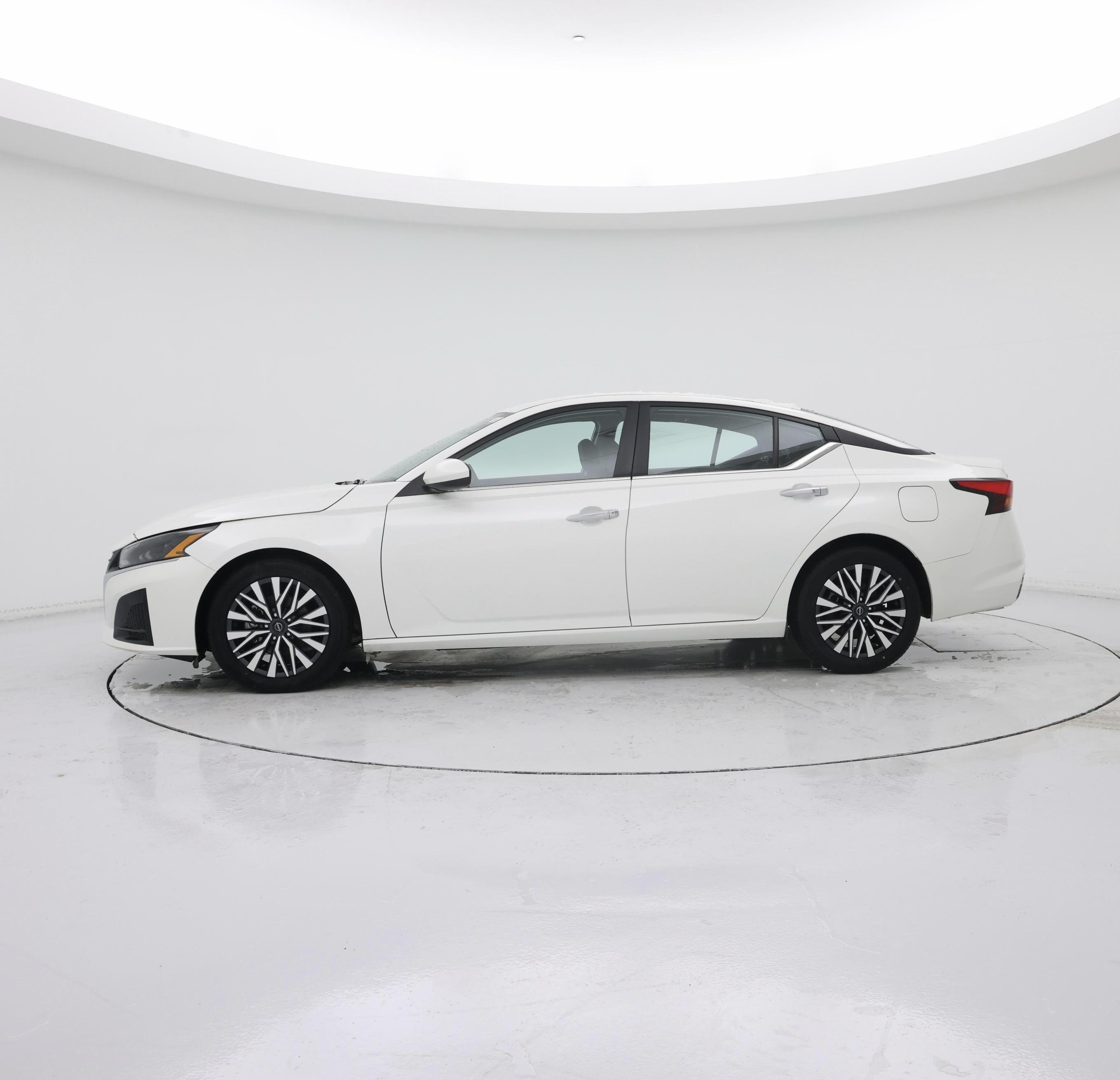 Thumbnail: 2023 Nissan Altima - 3