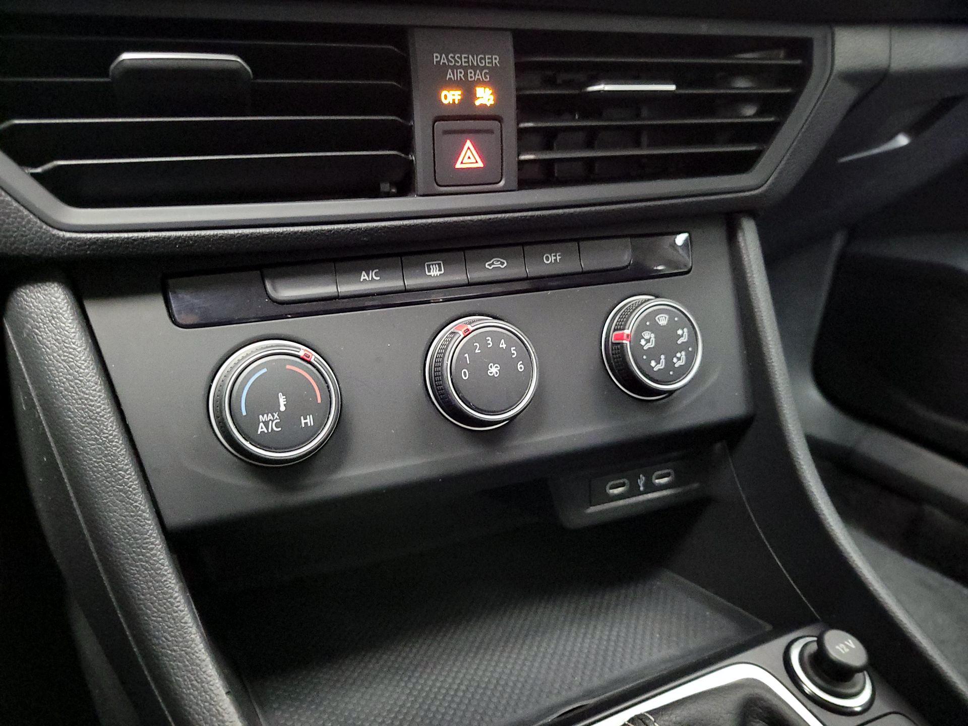 Thumbnail: 2024 Volkswagen Jetta - 16