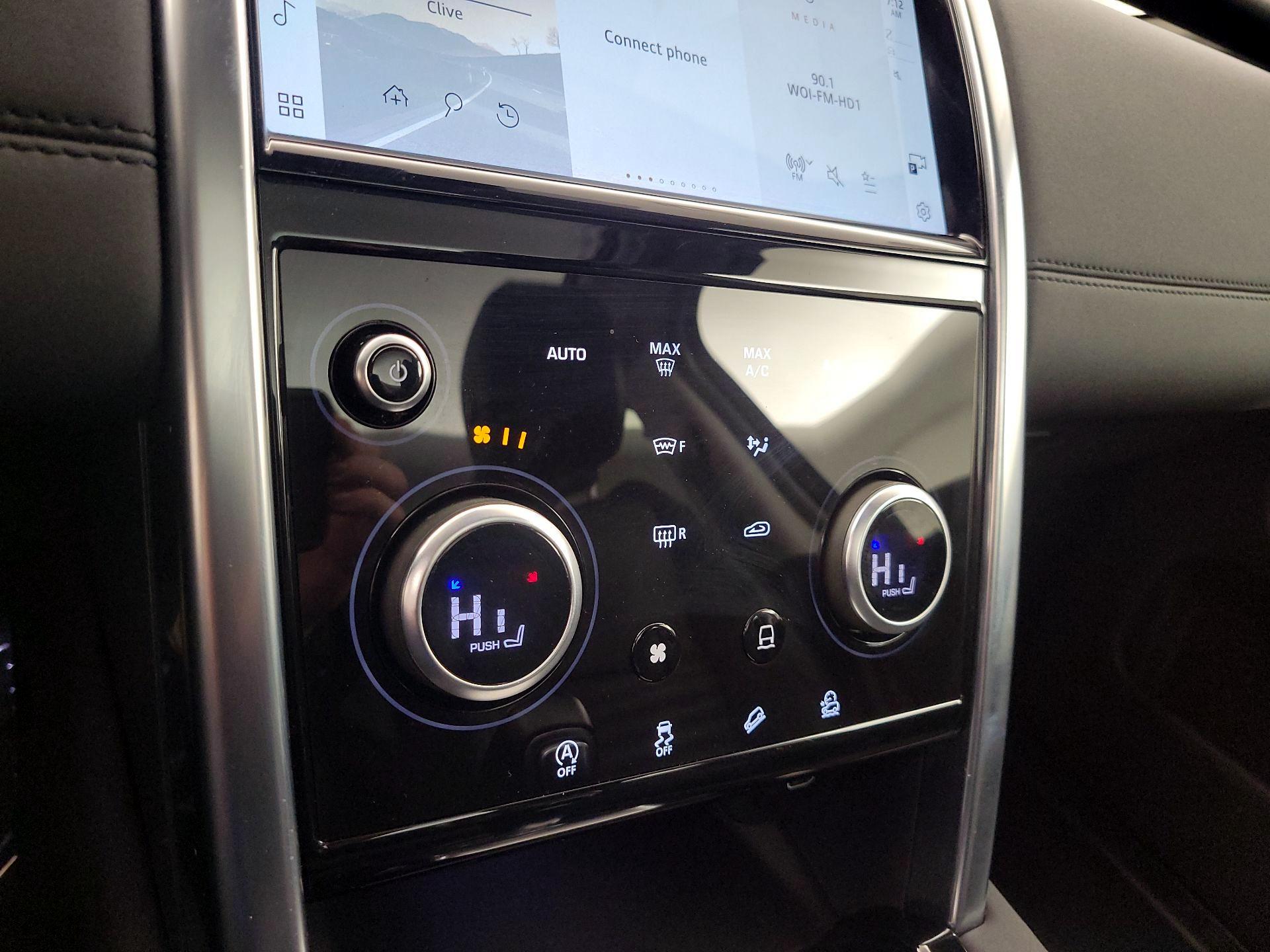 Thumbnail: 2021 Land Rover Discovery Sport - 17