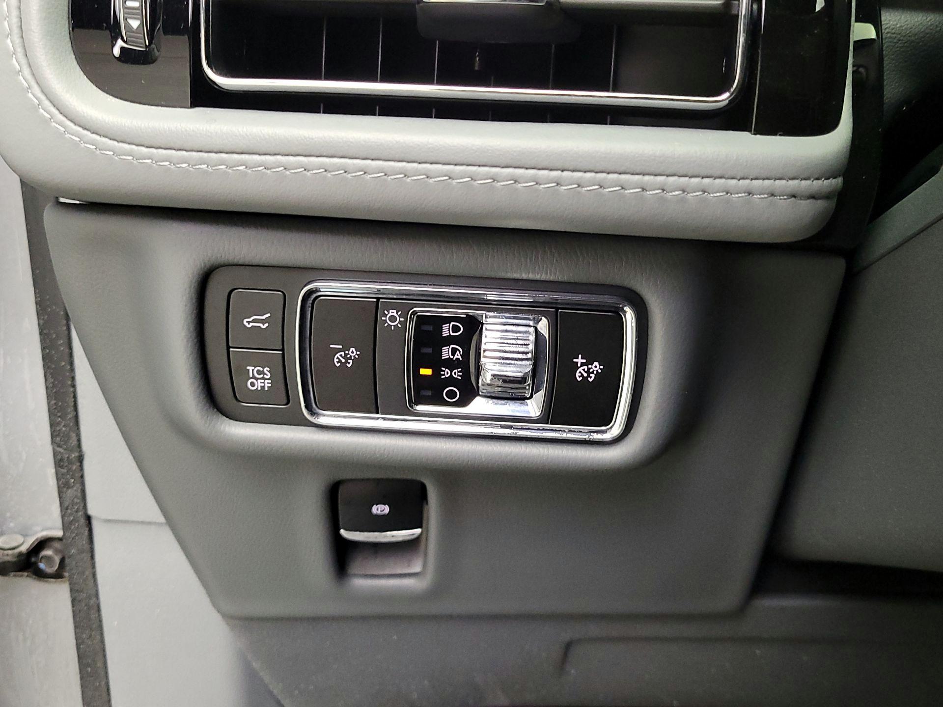 Thumbnail: 2022 Lincoln Nautilus - 13