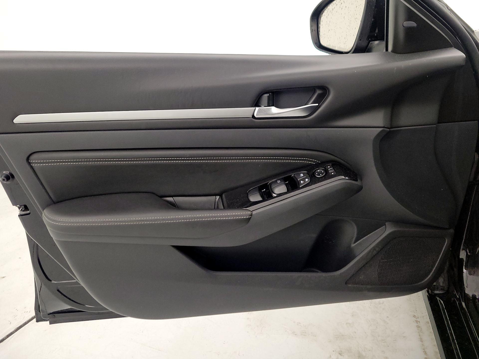 Thumbnail: 2021 Nissan Altima - 12