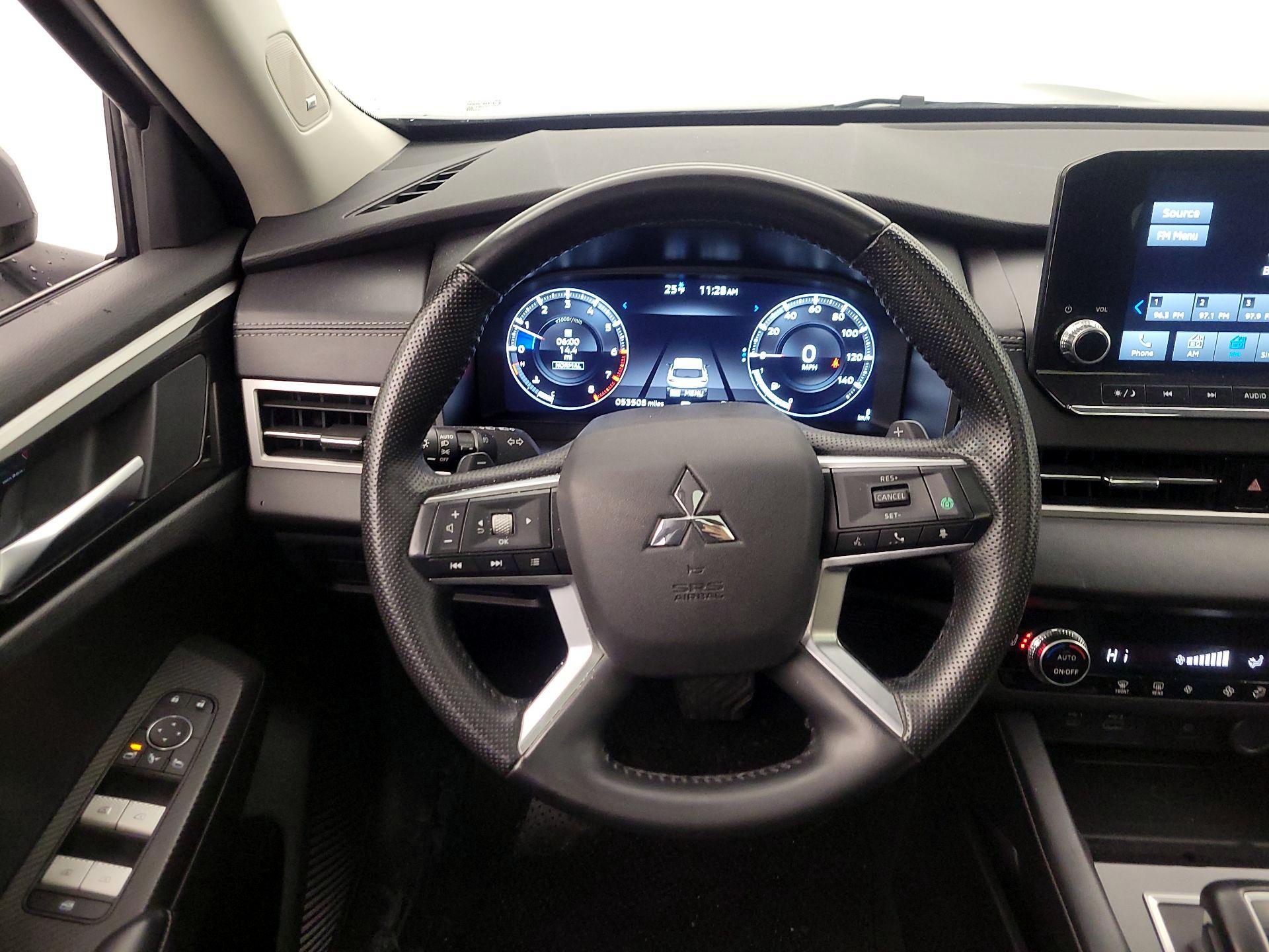 Thumbnail: 2024 Mitsubishi Outlander - 10