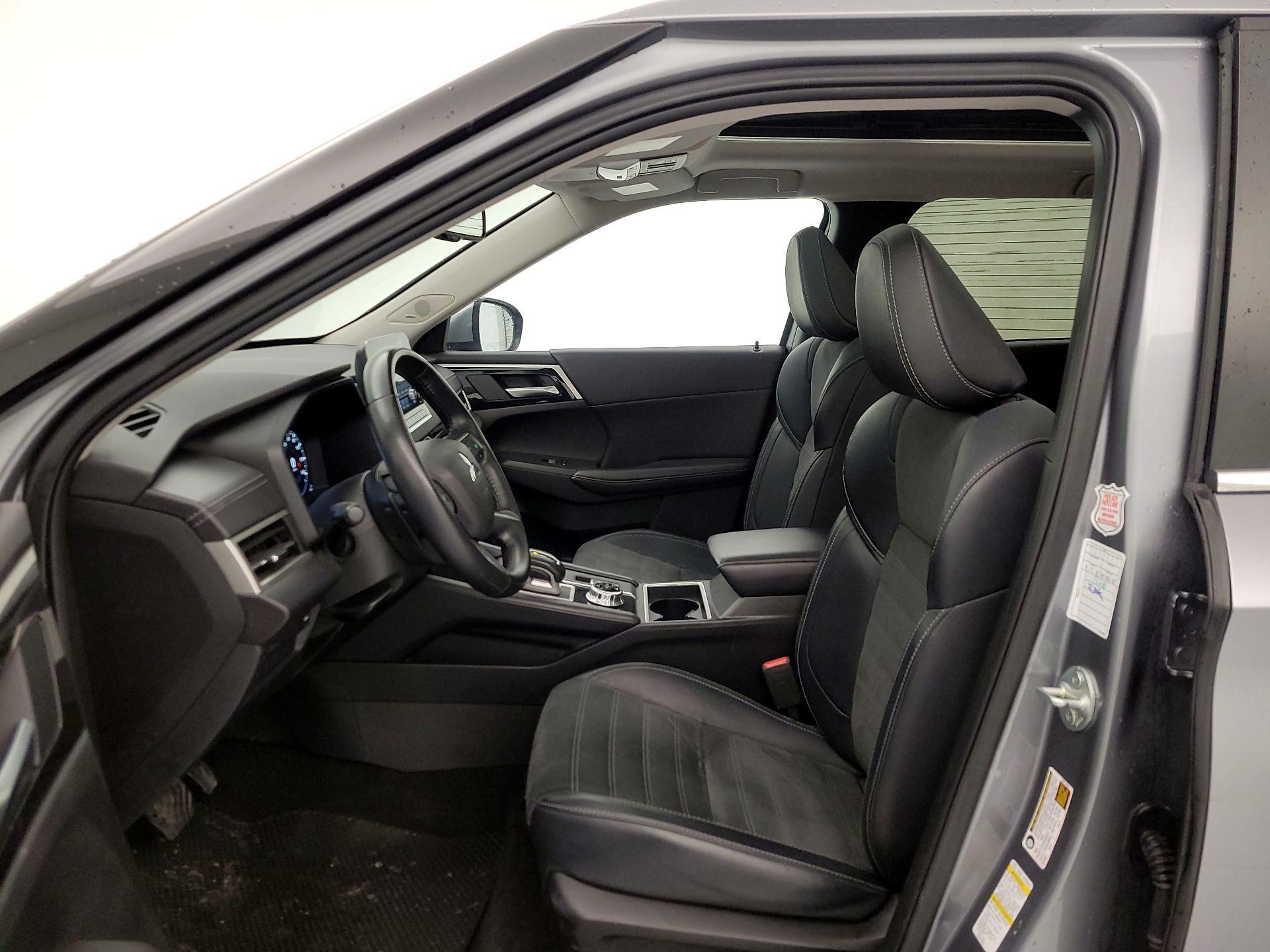 Thumbnail: 2024 Mitsubishi Outlander - 11