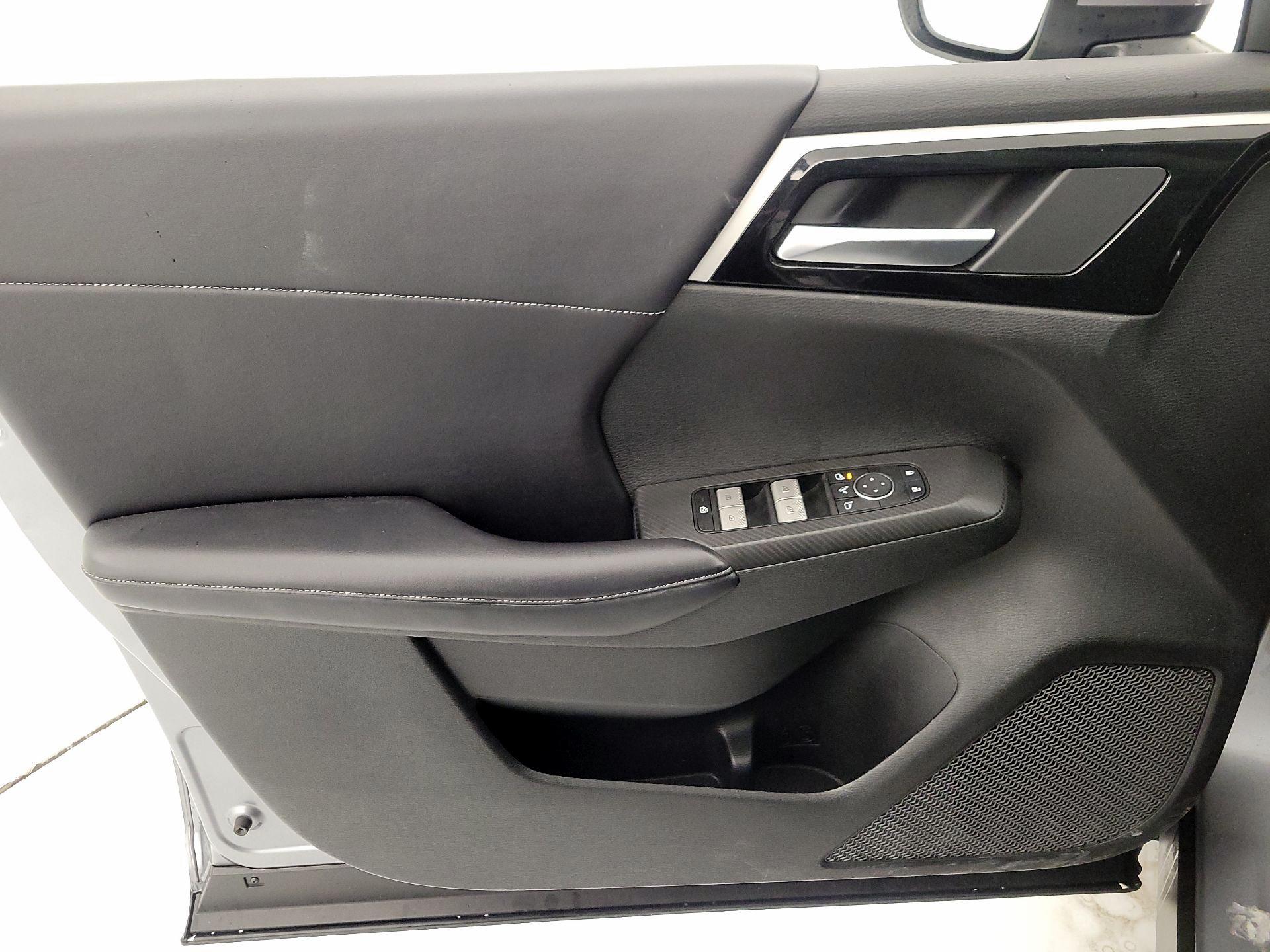 Thumbnail: 2024 Mitsubishi Outlander - 12