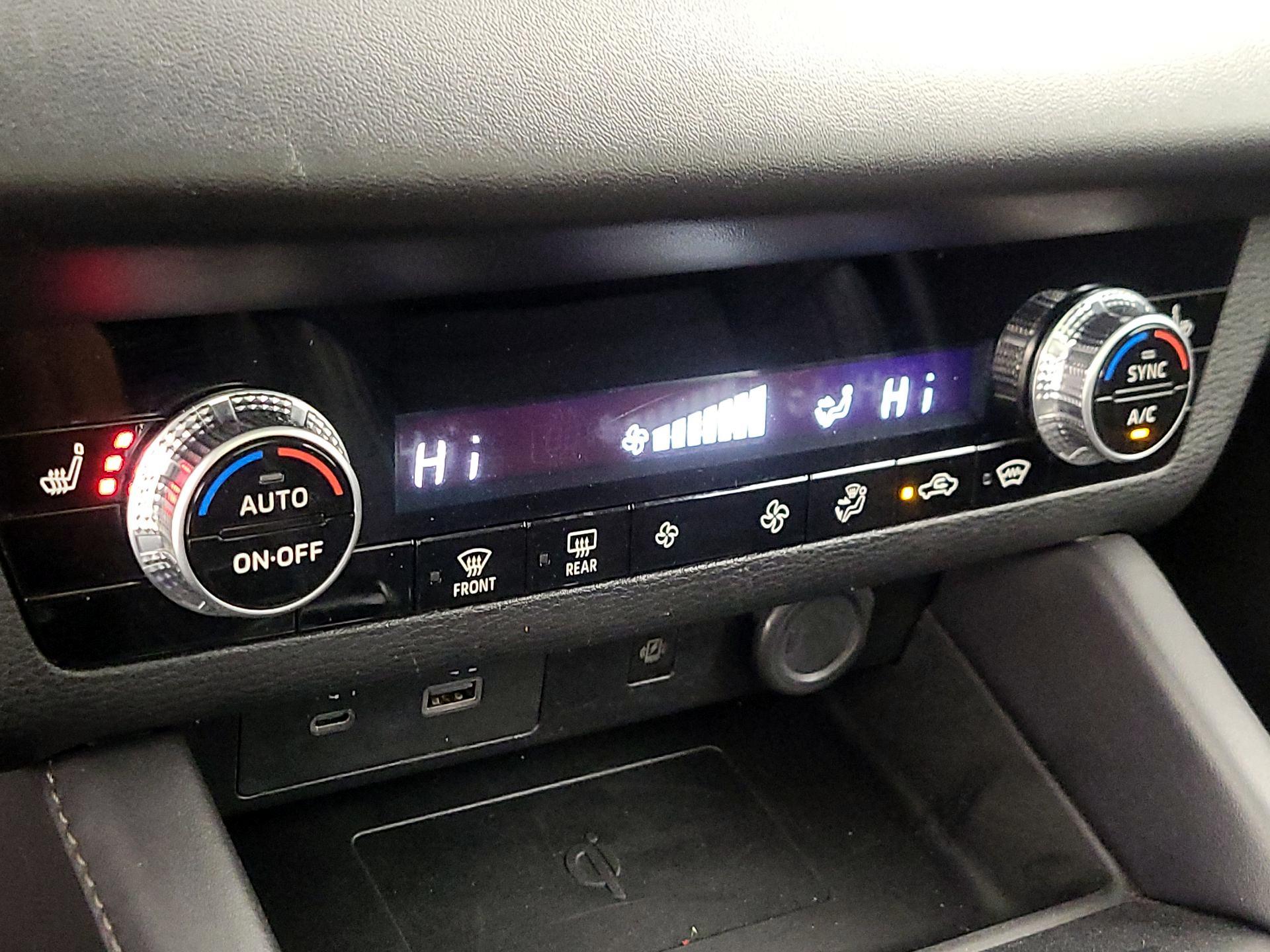 Thumbnail: 2024 Mitsubishi Outlander - 16