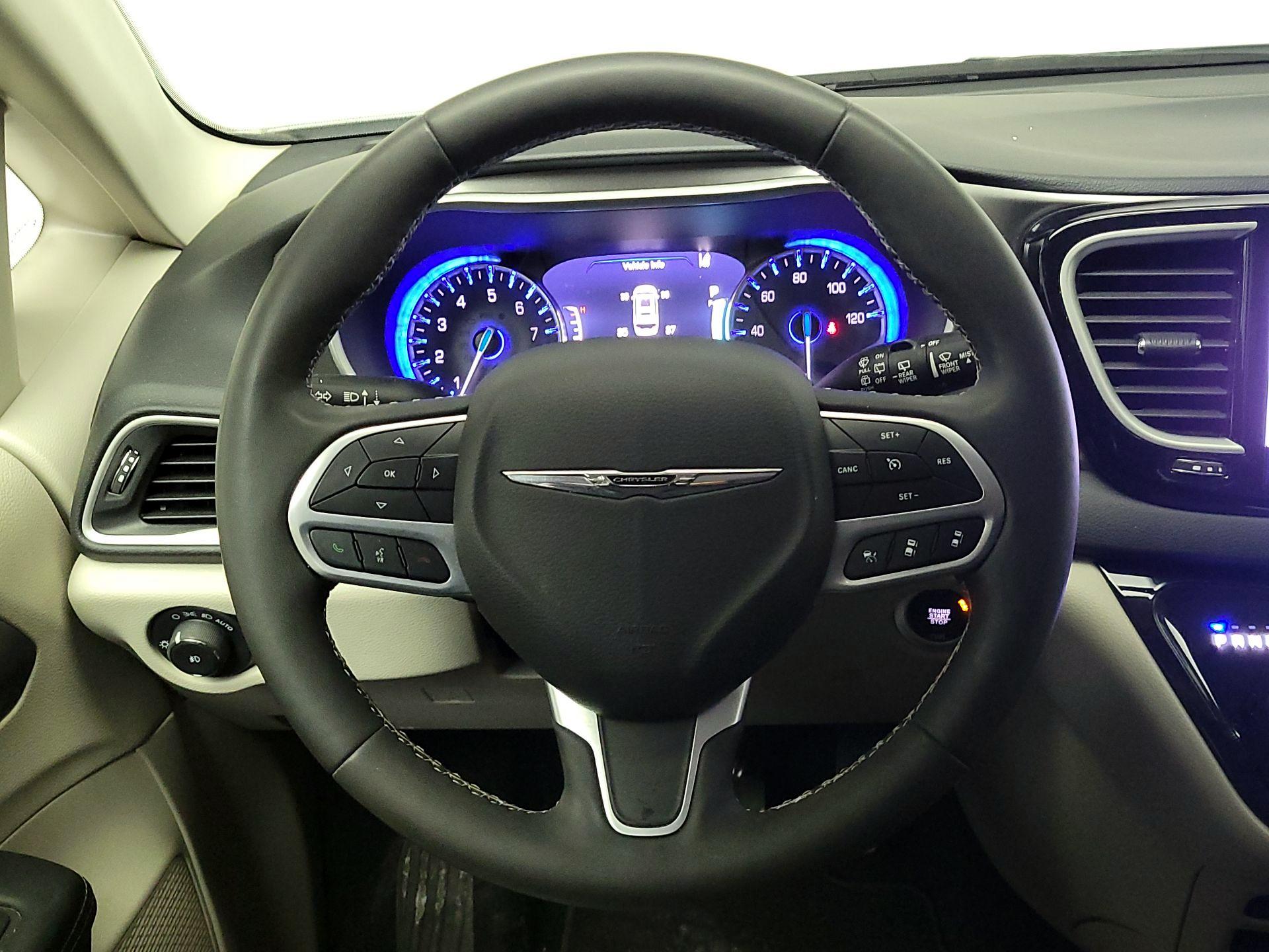 Thumbnail: 2024 Chrysler Pacifica - 10