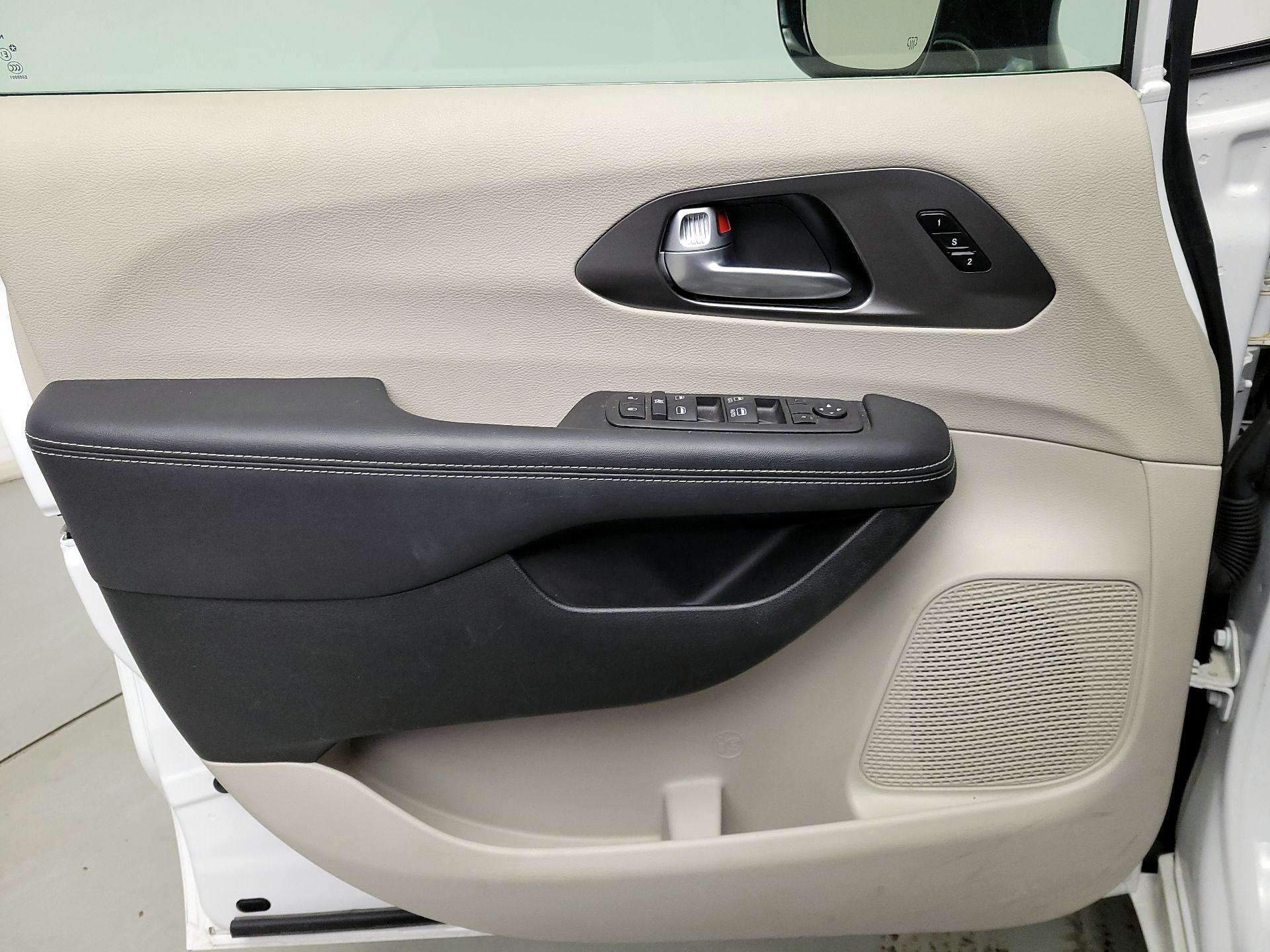 Thumbnail: 2024 Chrysler Pacifica - 12