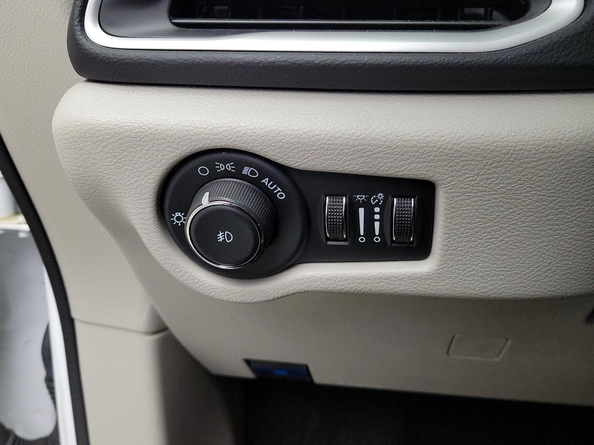 Thumbnail: 2024 Chrysler Pacifica - 13