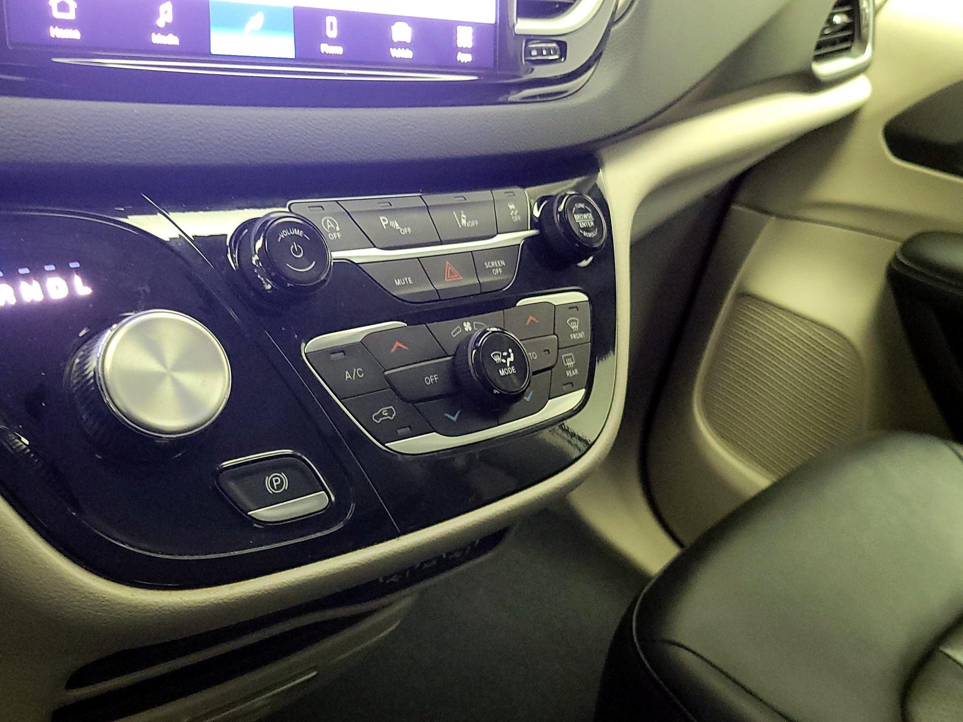 Thumbnail: 2024 Chrysler Pacifica - 16