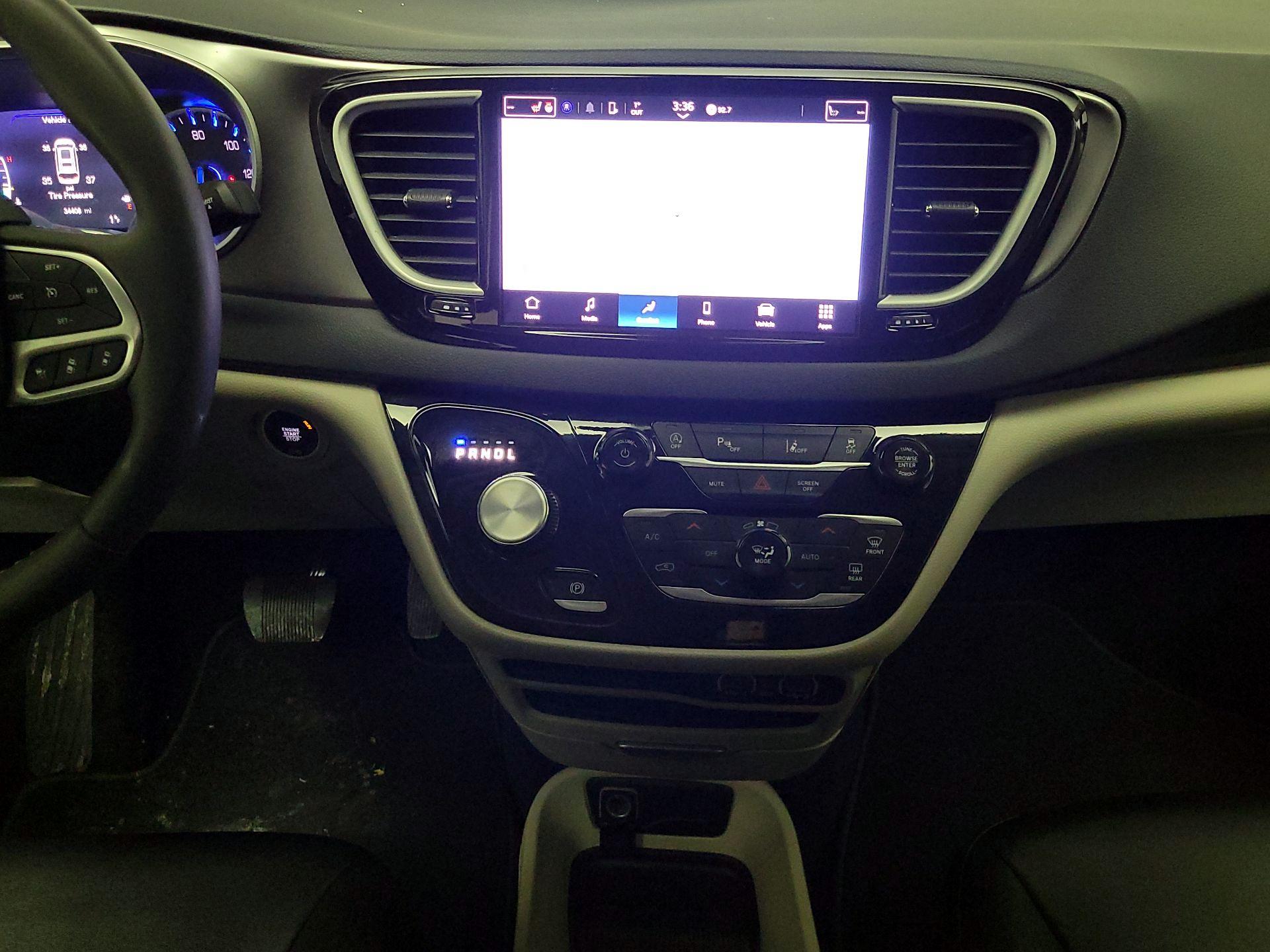 Thumbnail: 2024 Chrysler Pacifica - 17