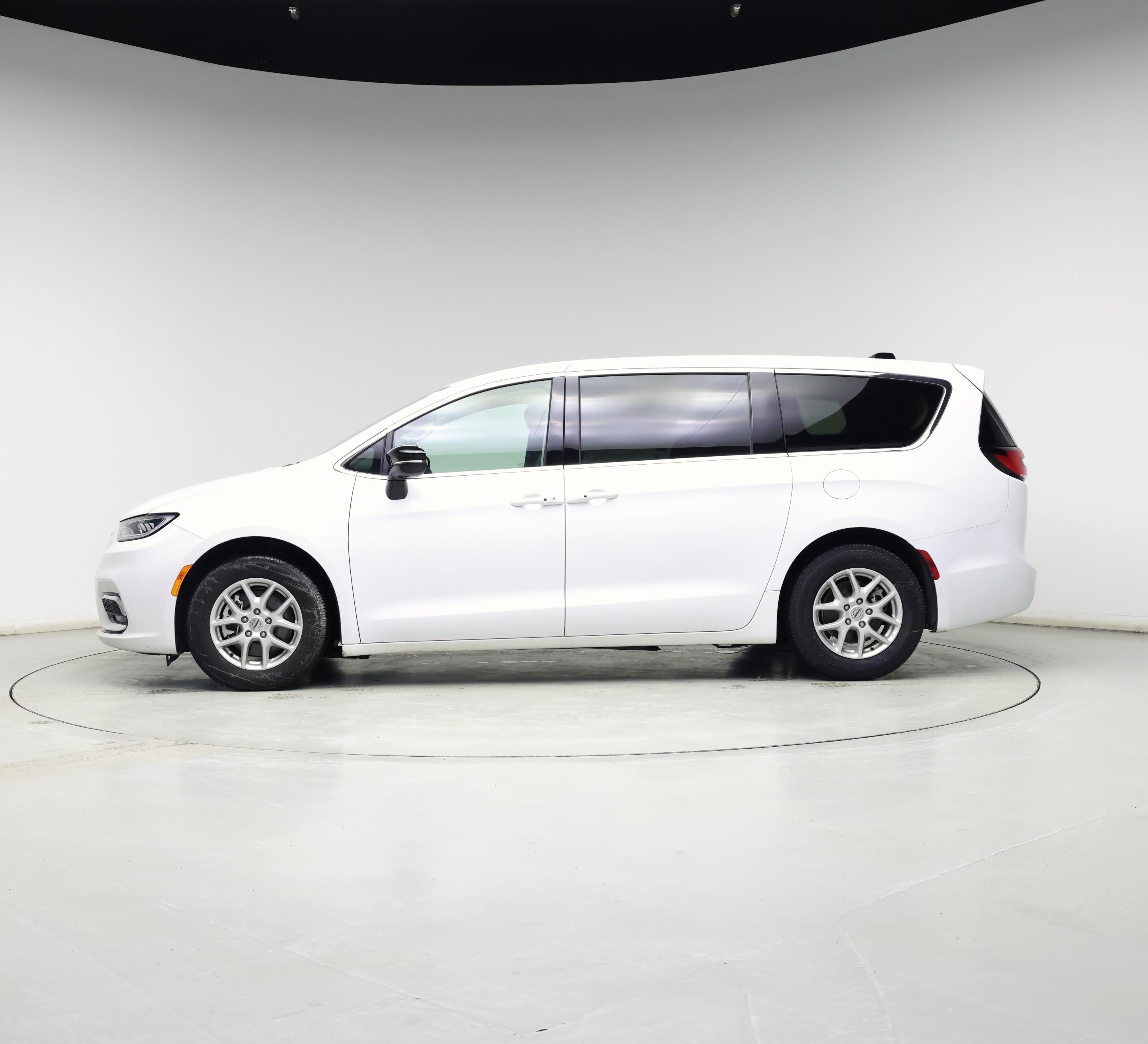 Thumbnail: 2024 Chrysler Pacifica - 3